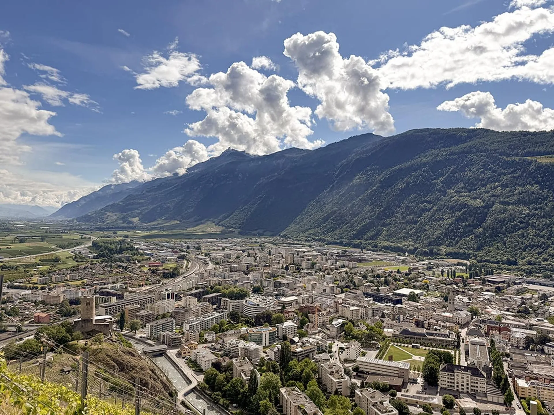 Spacieux appartement de 4.5 pièces neuf avec vue à Martigny