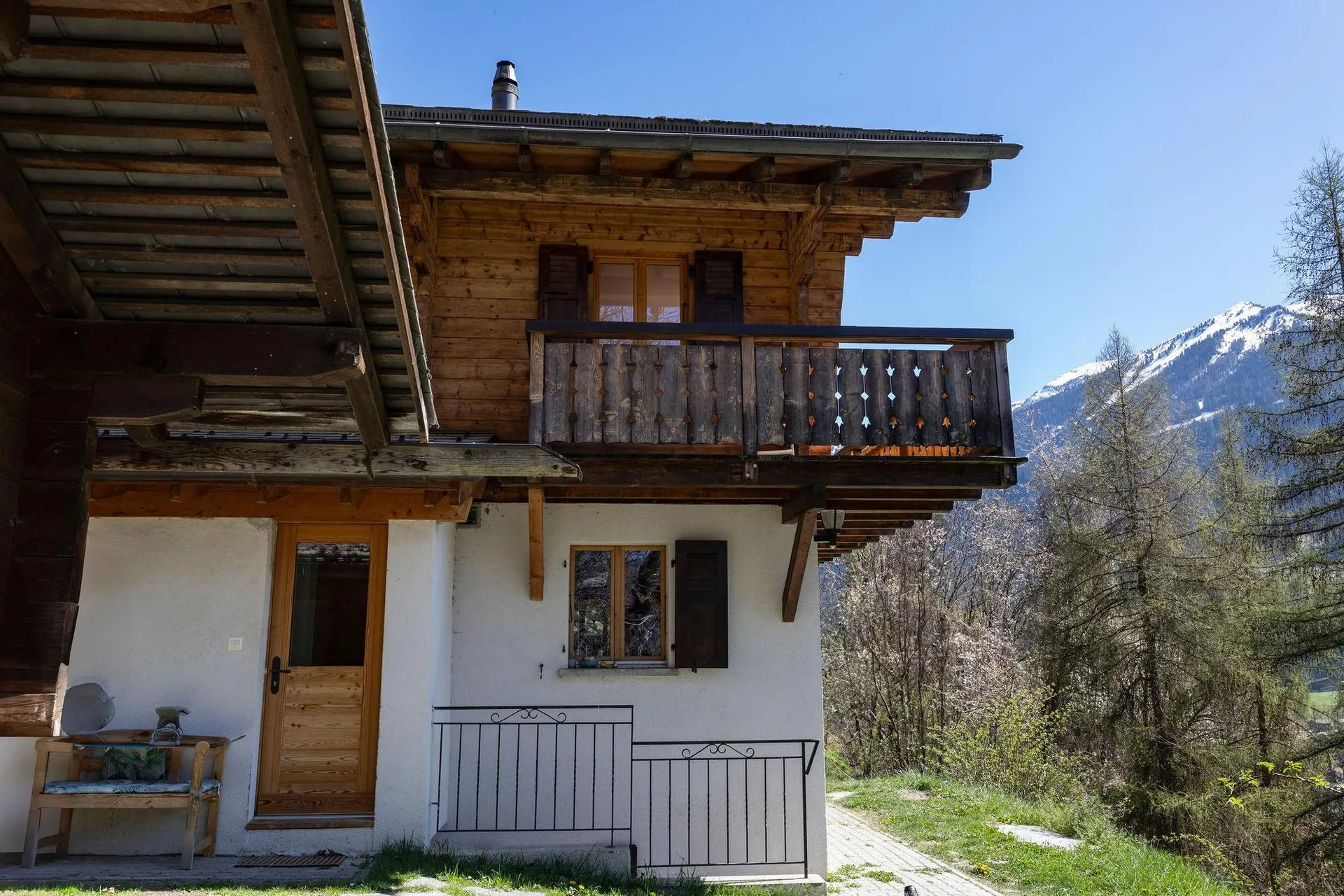 LOCATION D'ÉTÉ DISPONIBLE - Chalet de 3 chambres avec jardin dans un cadre magnifique et paisible au Châble