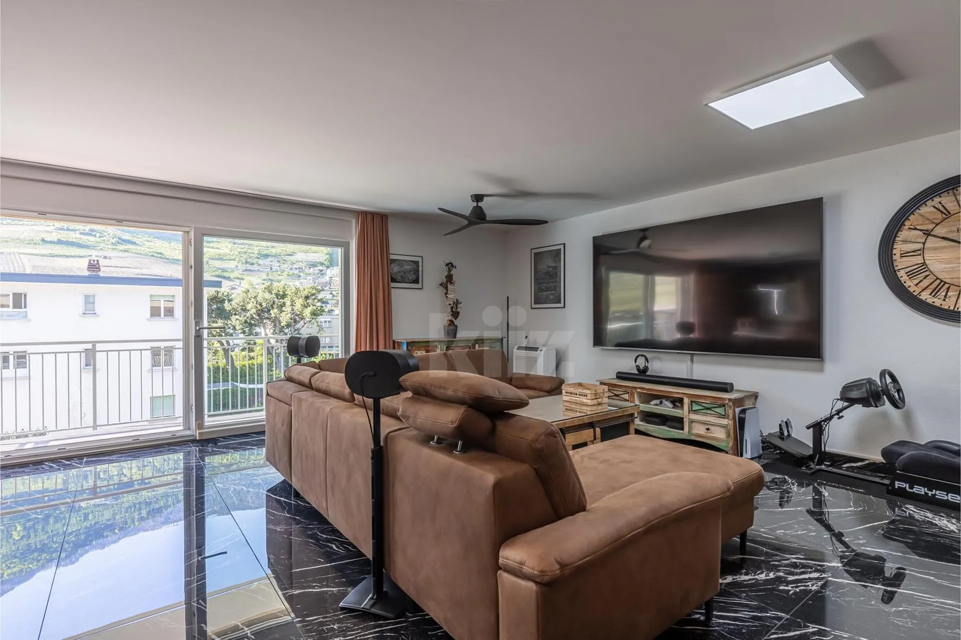 Superbe appartement avec terrasse et vue montagnes