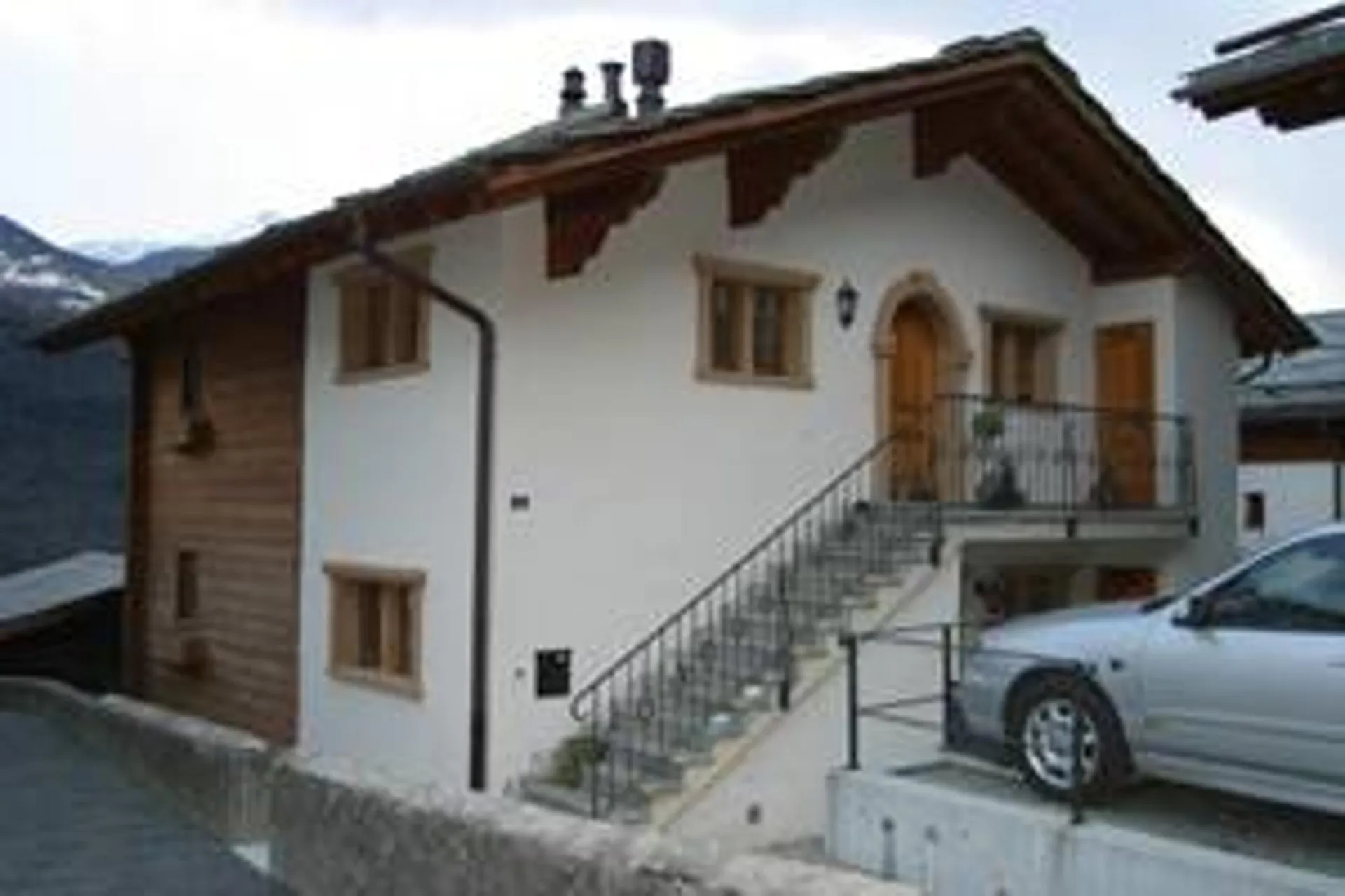 schöne 4.5 Zimmerwohnung in stilvoll renoviertem Walliserhaus