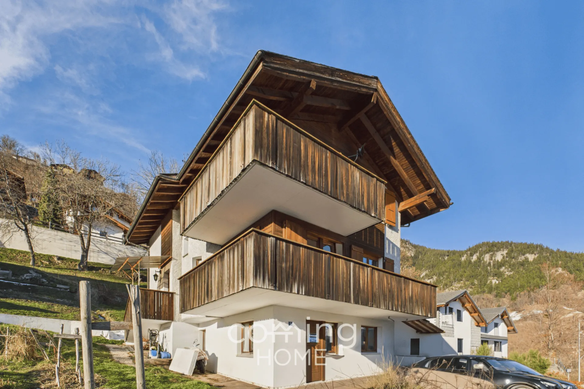 Gepflegtes 5.5-Zimmer-Chalet in Mund mit zwei Cheminées, Garten und Bergsicht - sonnige Lage, vier Bauparzellen W2
