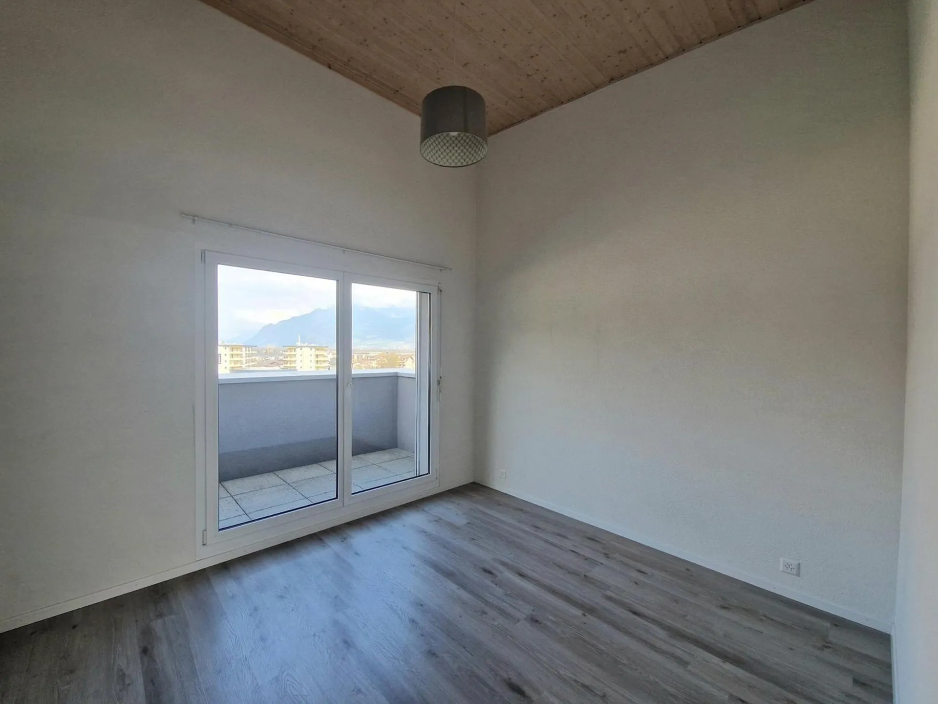 Superbe appartement en attique de 3,5 pièces à Monthey