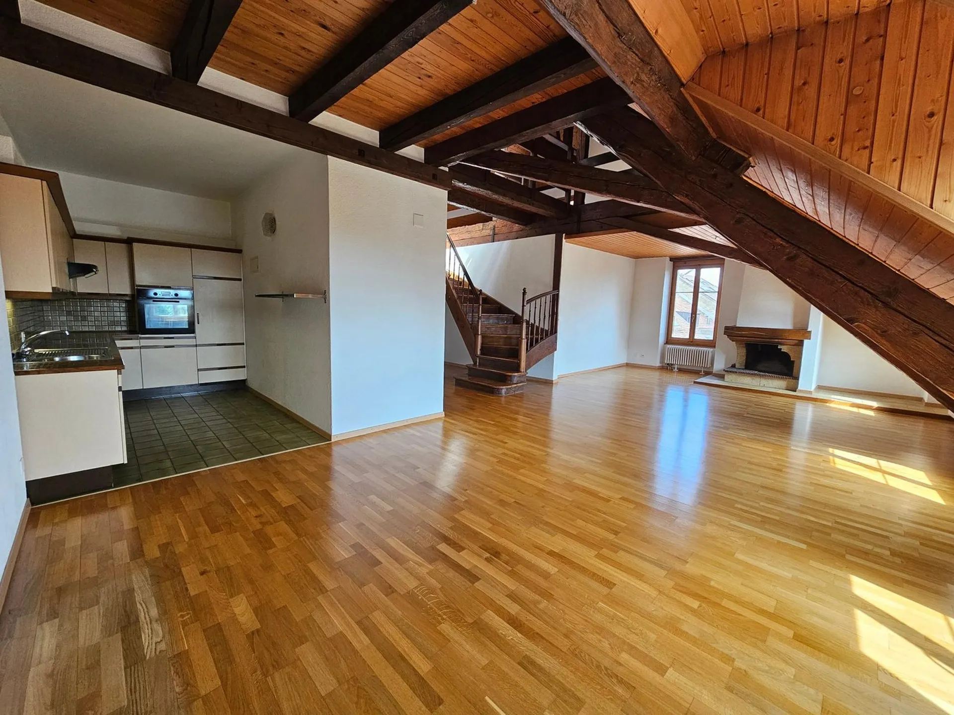 Magnifique duplex de 6 pièces avec cheminée à Laténa