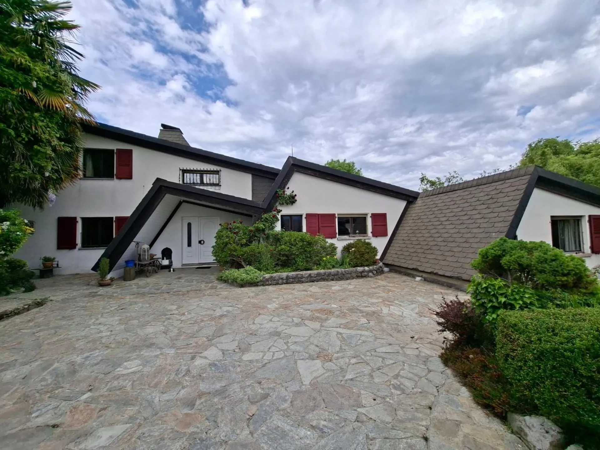 Magnifique villa individuelle de 8 pièces avec vue panoramique et jardin apaisant