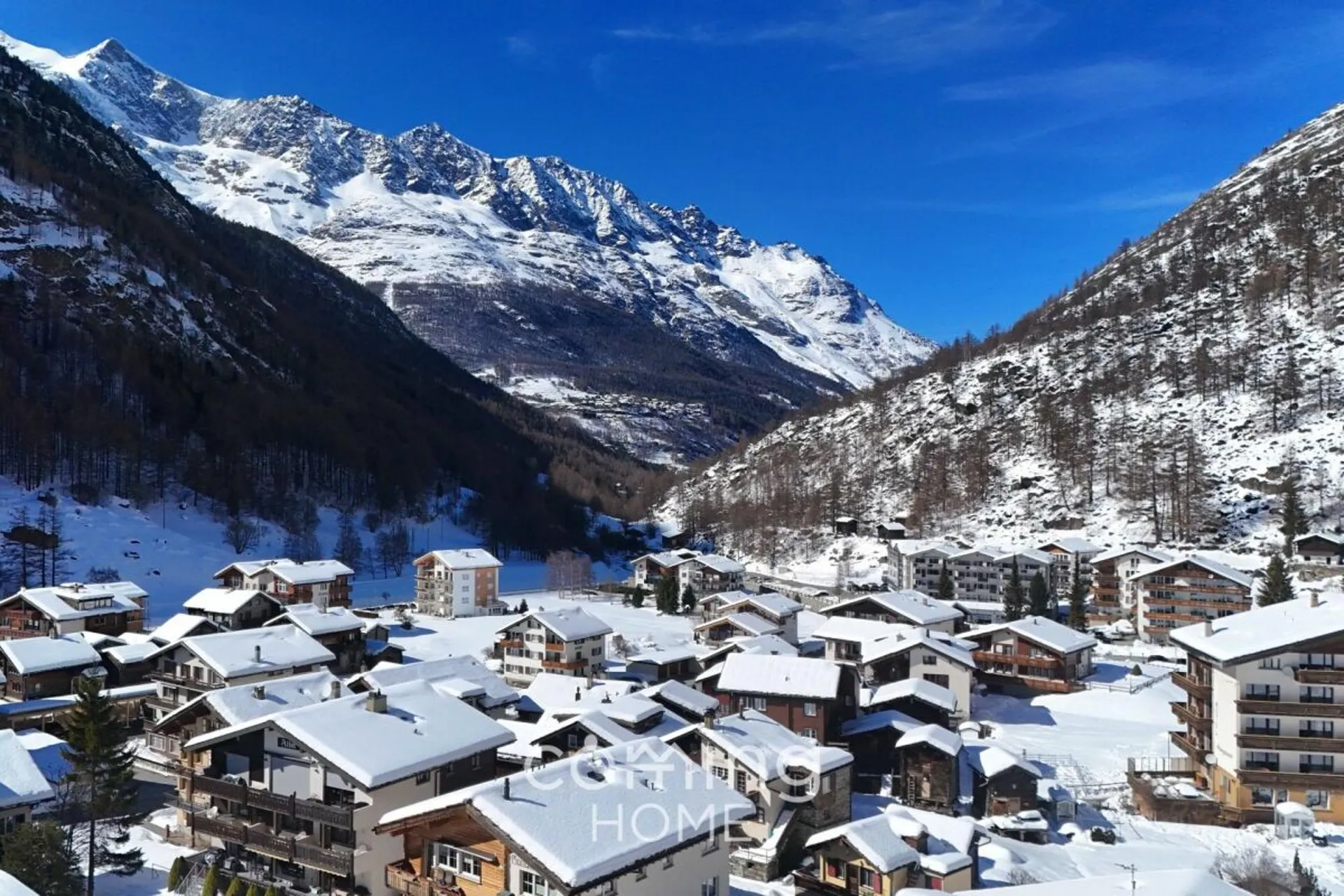 Dachwohnung in Saas-Grund - charmant, lichtdurchflutet und mit zwei Balkonen