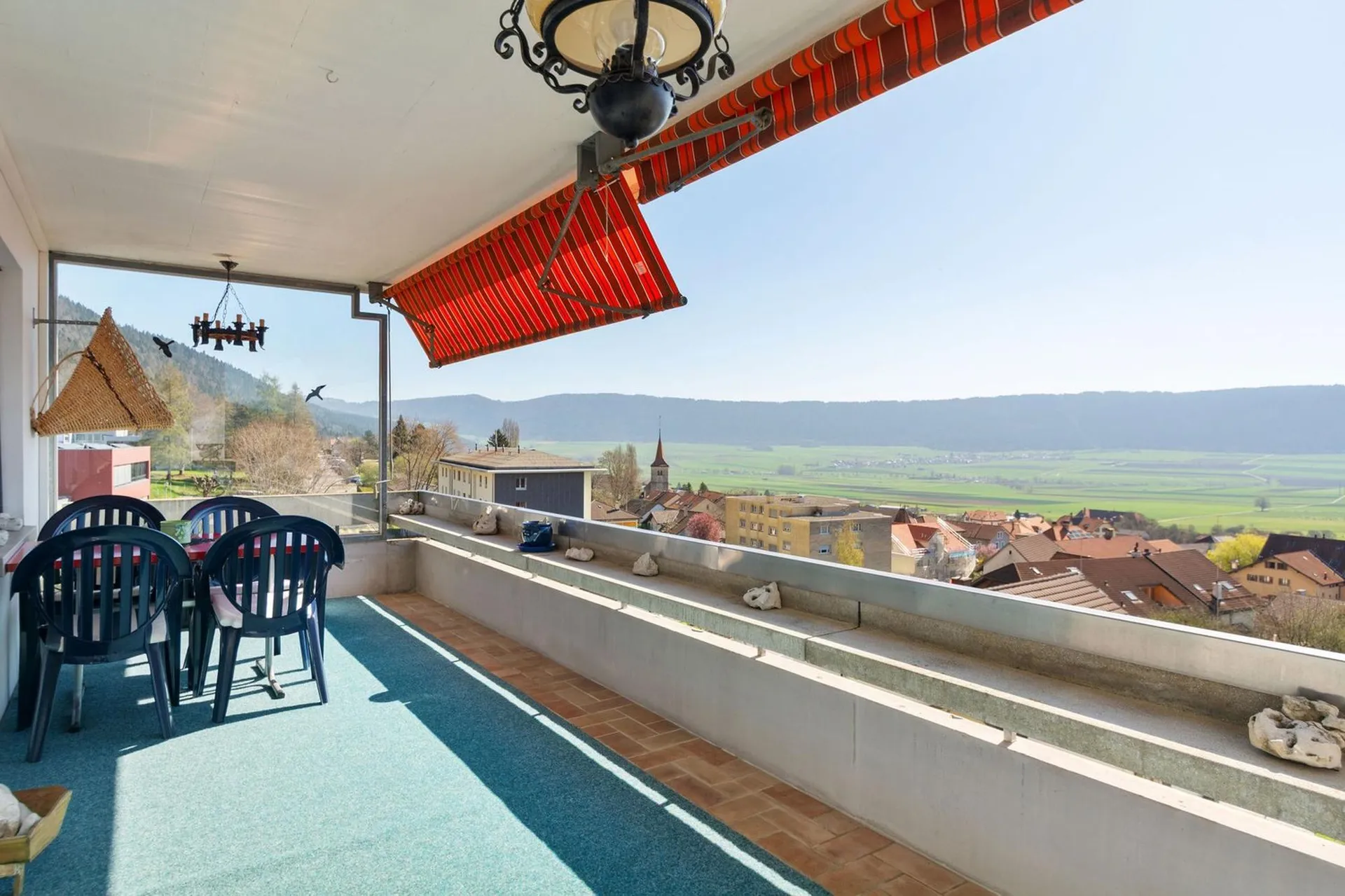 Spacieux appartement de 5,5 pièces avec grand balcon à Cernier