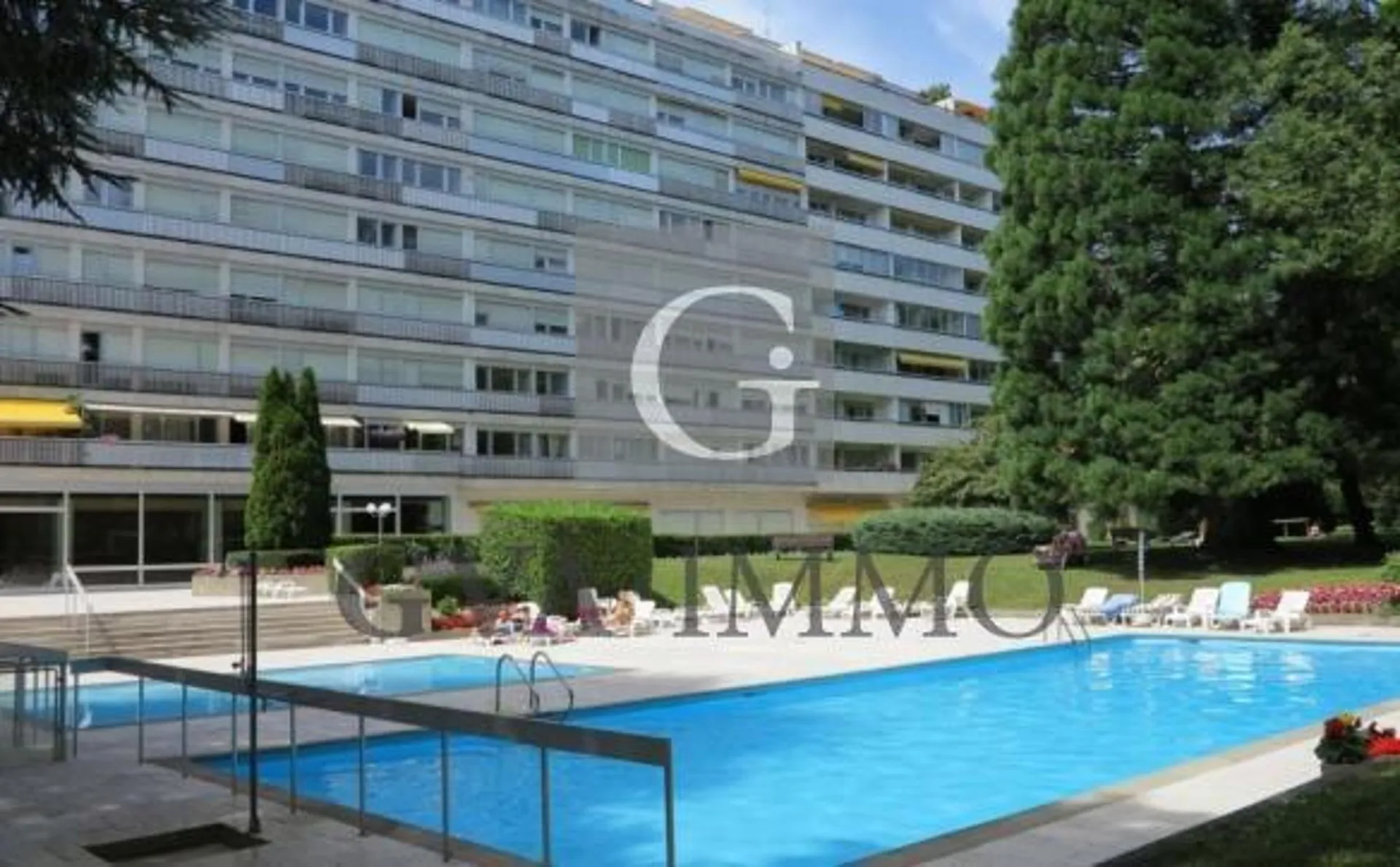 Élégant 2,5 pièces avec loggia et piscine à Chêne-Bougeries