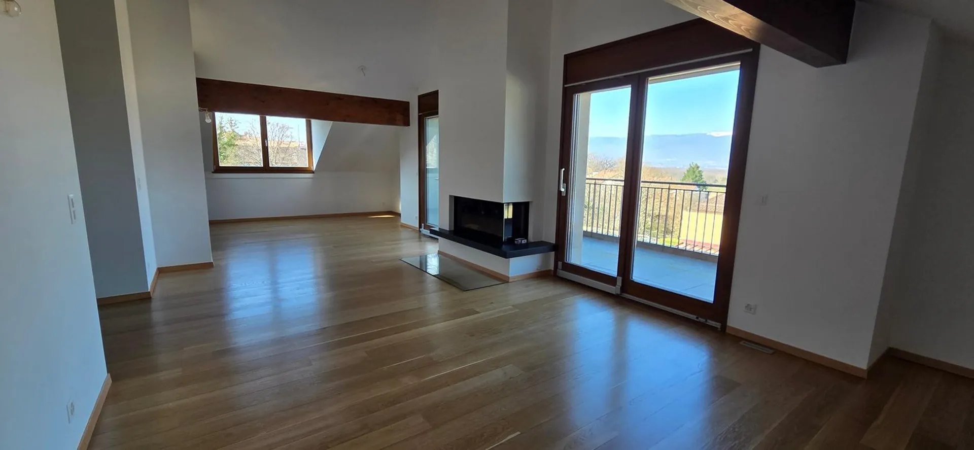 Superbe et unique appartement duplex en attique à Bernex