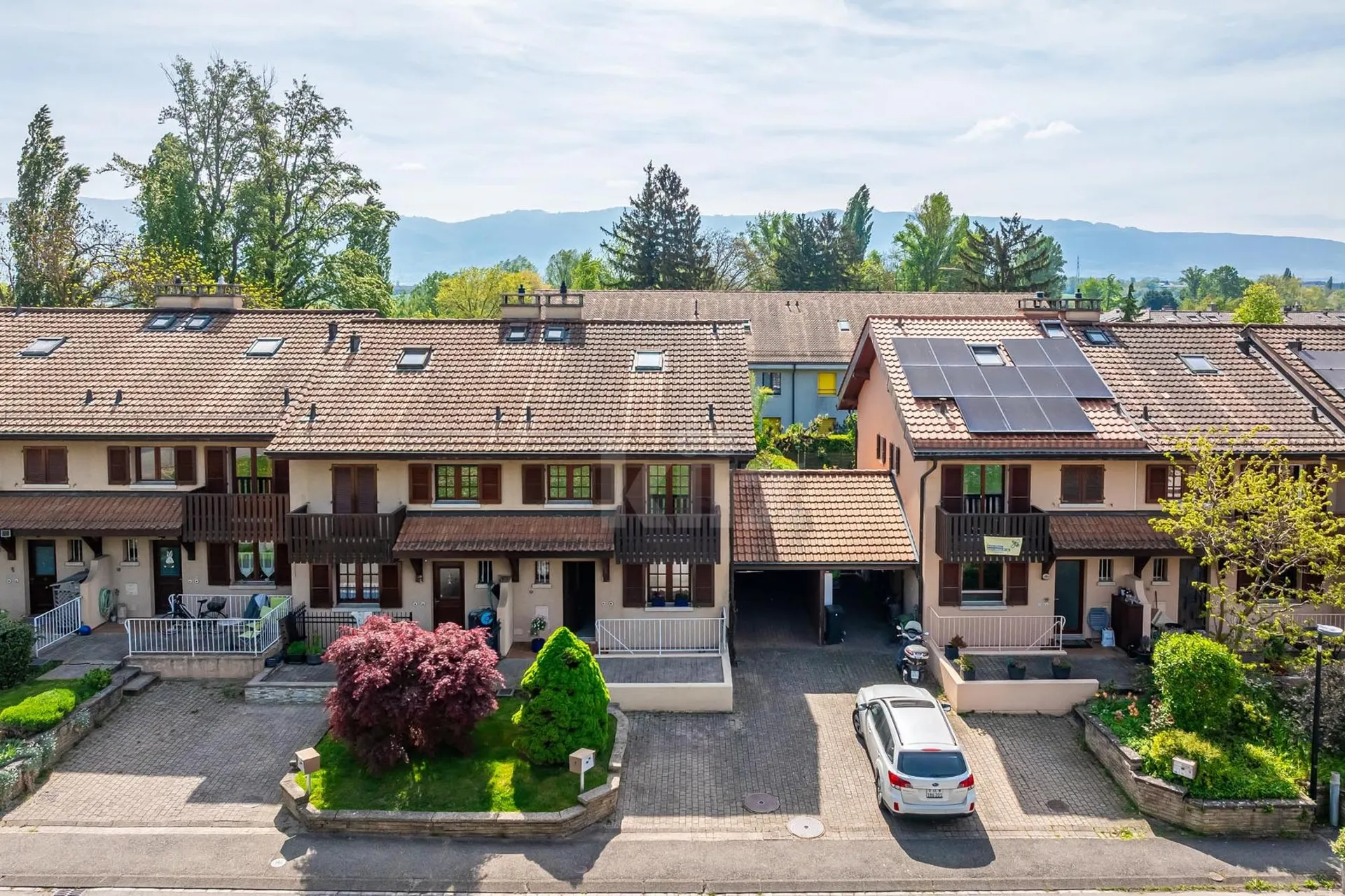 Charmante maison mitoyenne en pignon avec studio indépendant