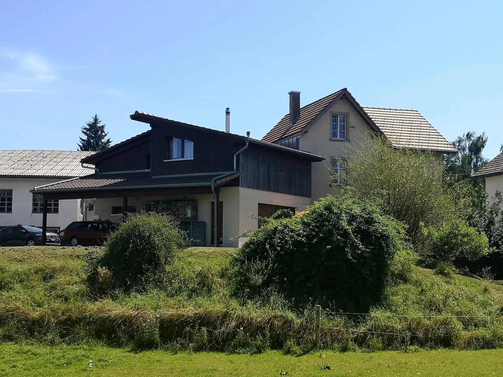 Grande maison familiale de 8,5 pièces à Lajoux, possibilité gestion chambres d'hôtes