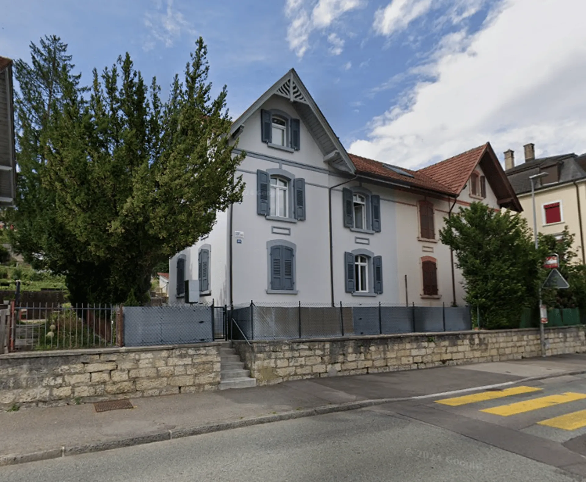 Jolie maison de 3 étages comprenant 2 appartements - 100% loué
