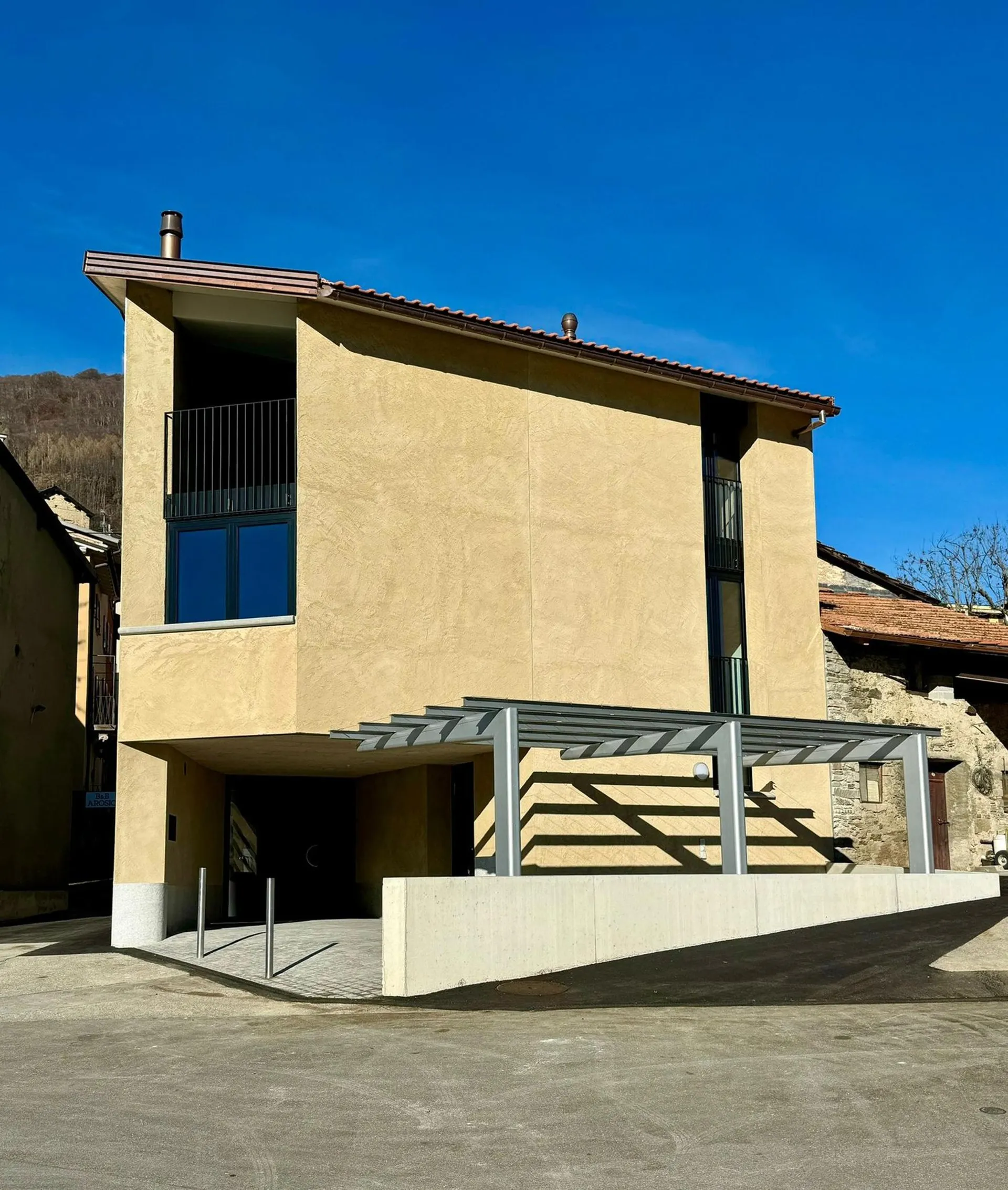 Arosio - Nuova casa unifamiliare tra natura ed architettura