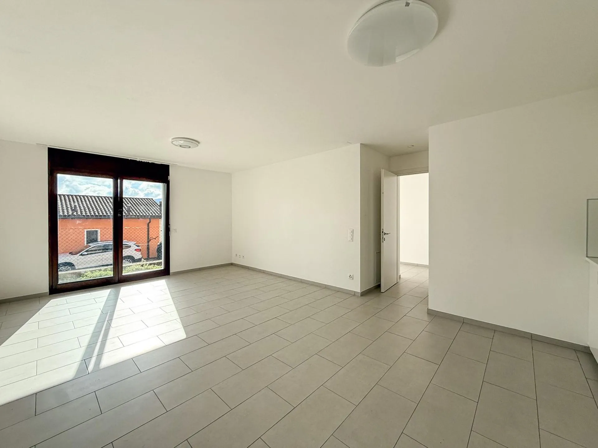 Moderno 2.5 locali con giardino a Vernate