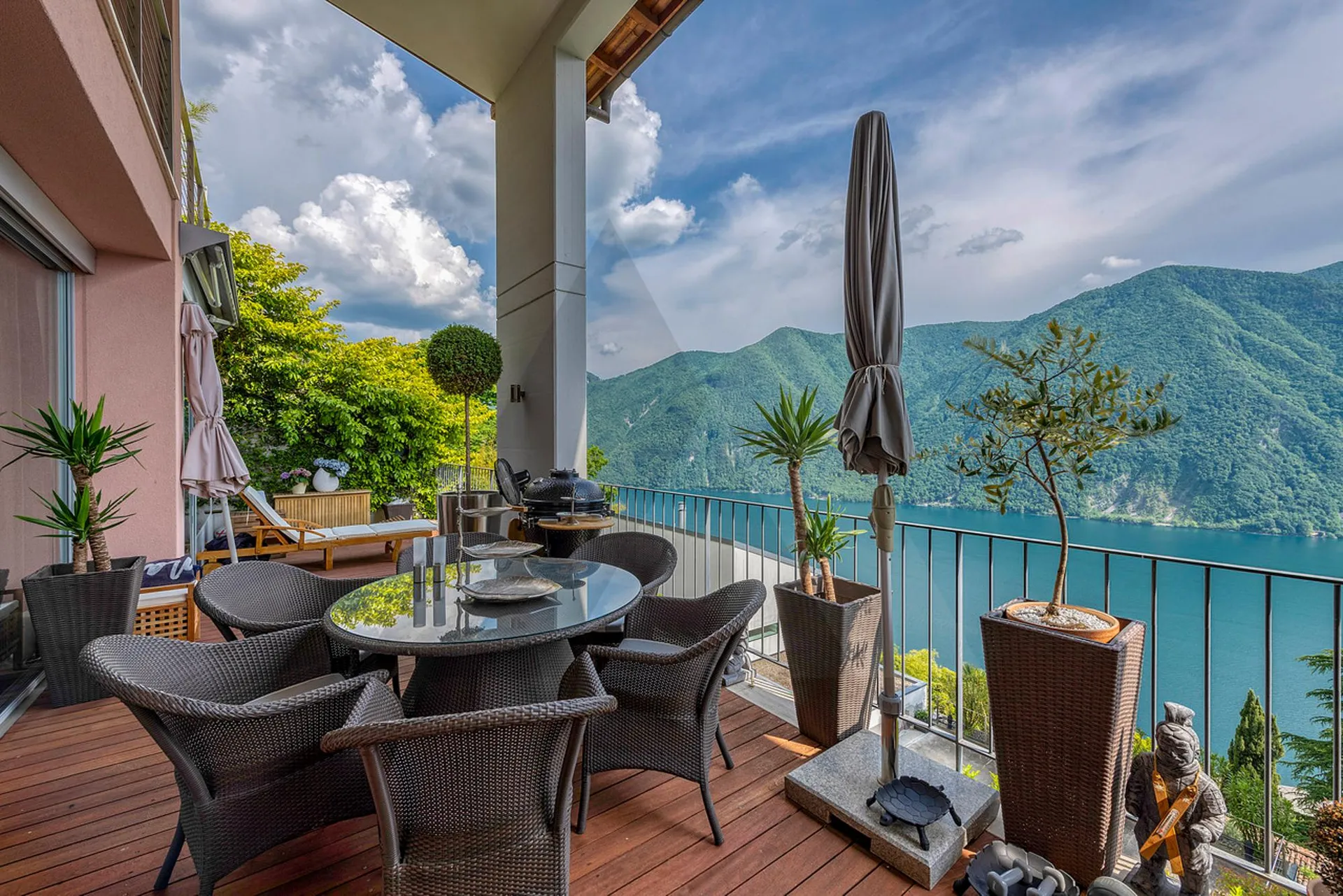 ELEGANTE DUPLEX CON PISCINA E VISTA LAGO
