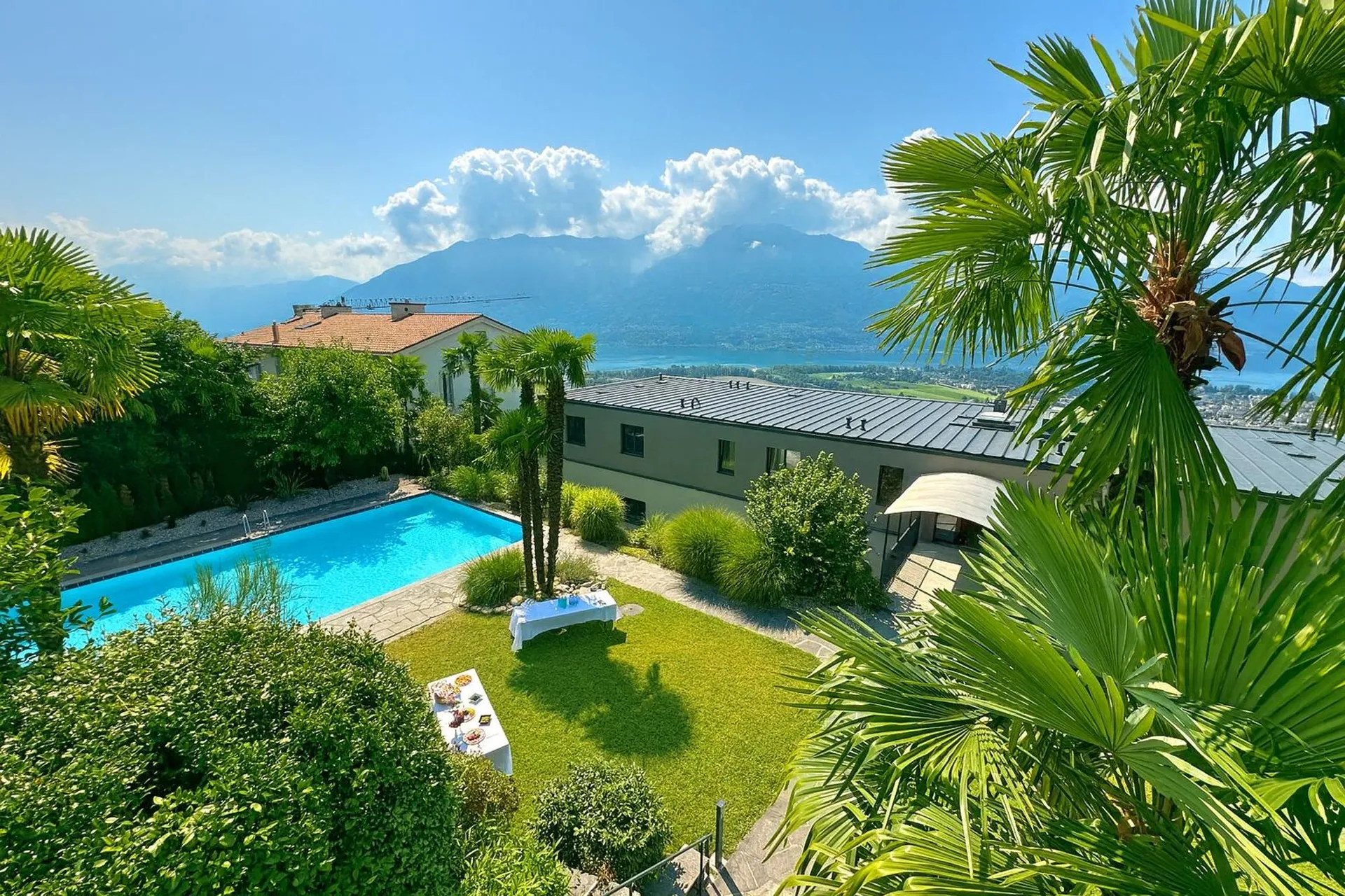 2.5 Appartamento vista lago con terrazza e giardino
