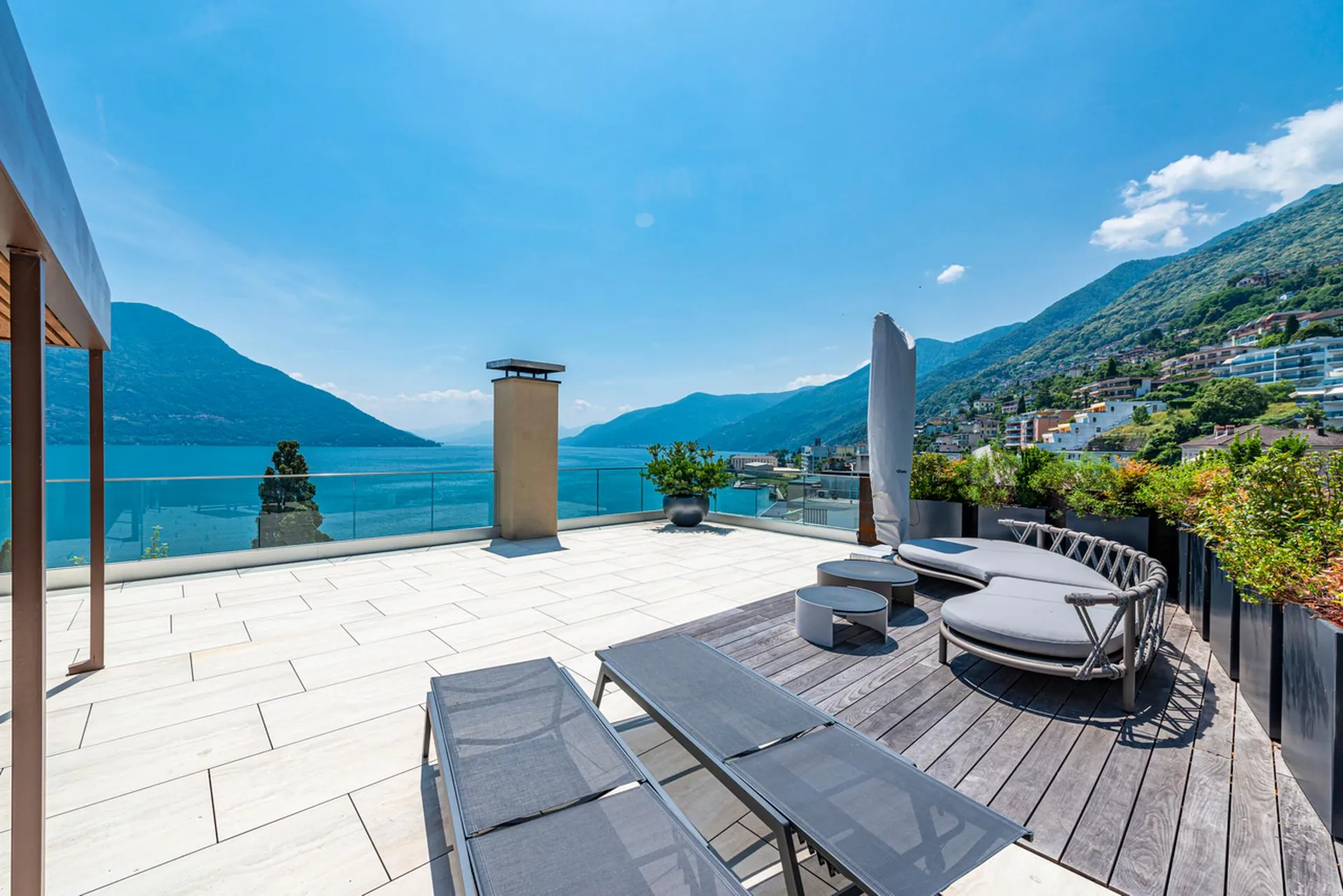 Attico-duplex nel nucleo con vista sul Lago Maggiore