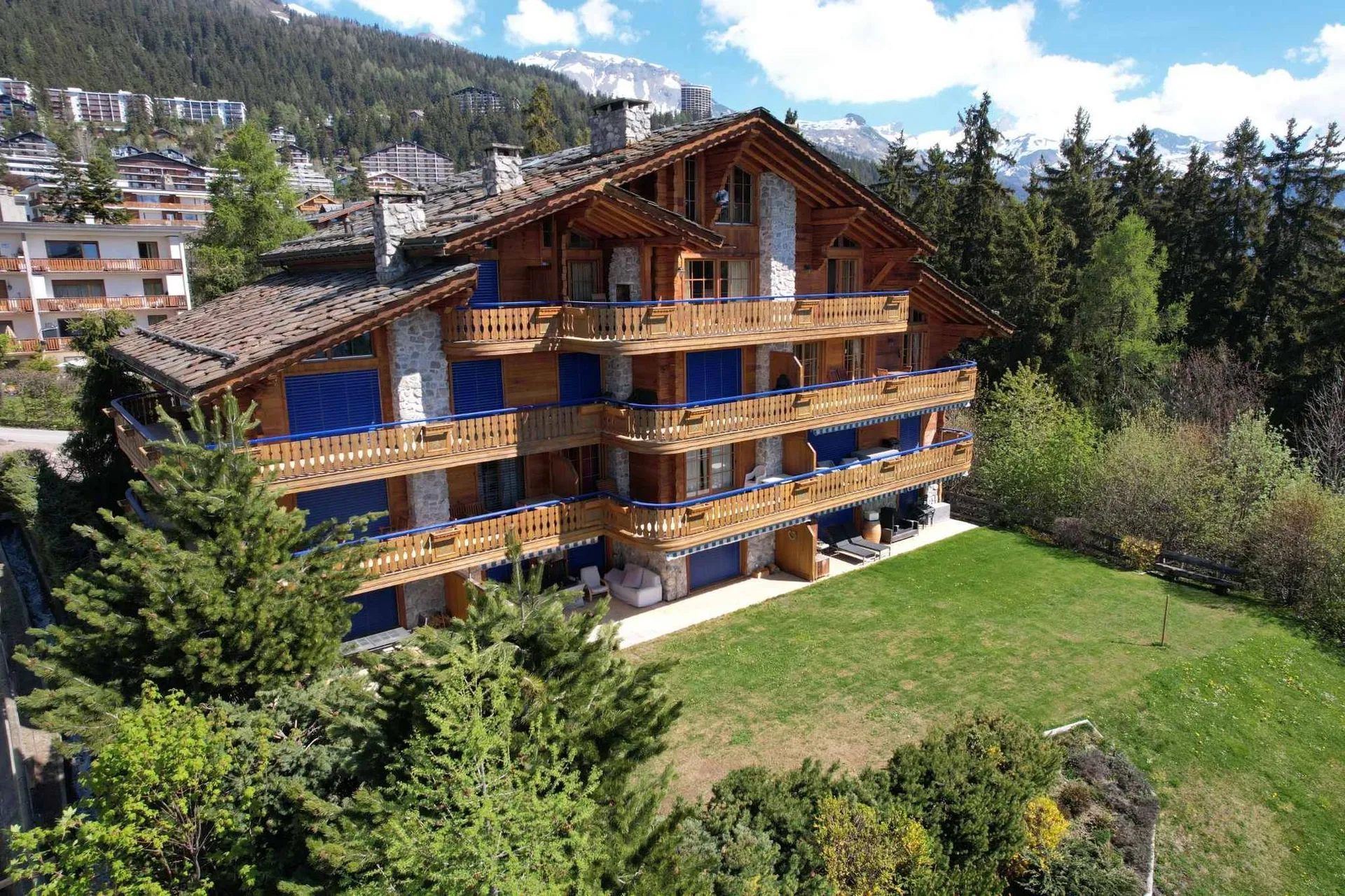 MAGNIFIQUE DUPLEX/ATTIQUE DE 6.5 PIÈCES AU CENTRE AVEC TRÈS BELLE VUE