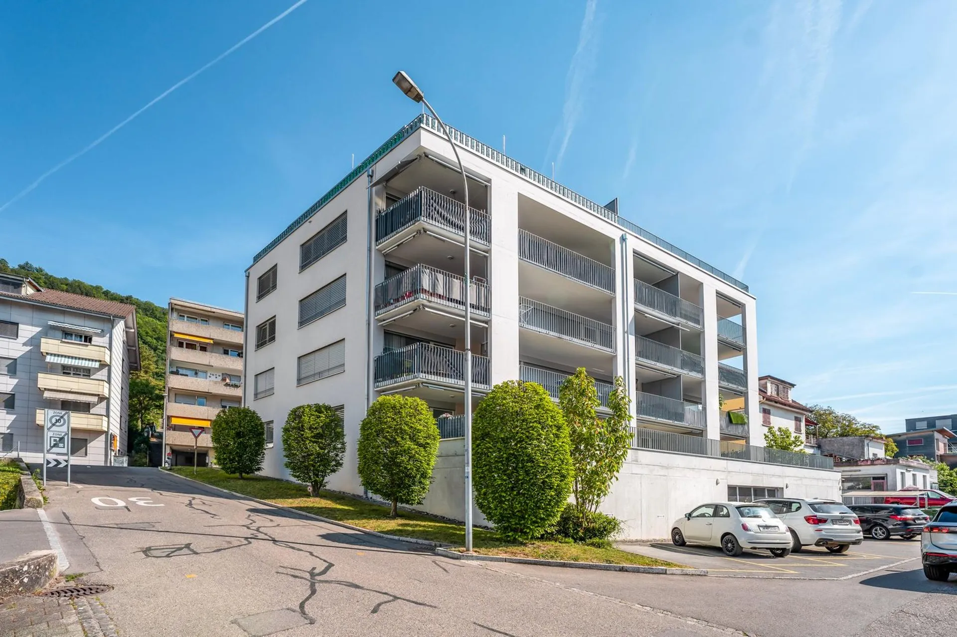 Moderne 3.5-Zimmerwohnung mit Balkon und Lift in Pieterlen