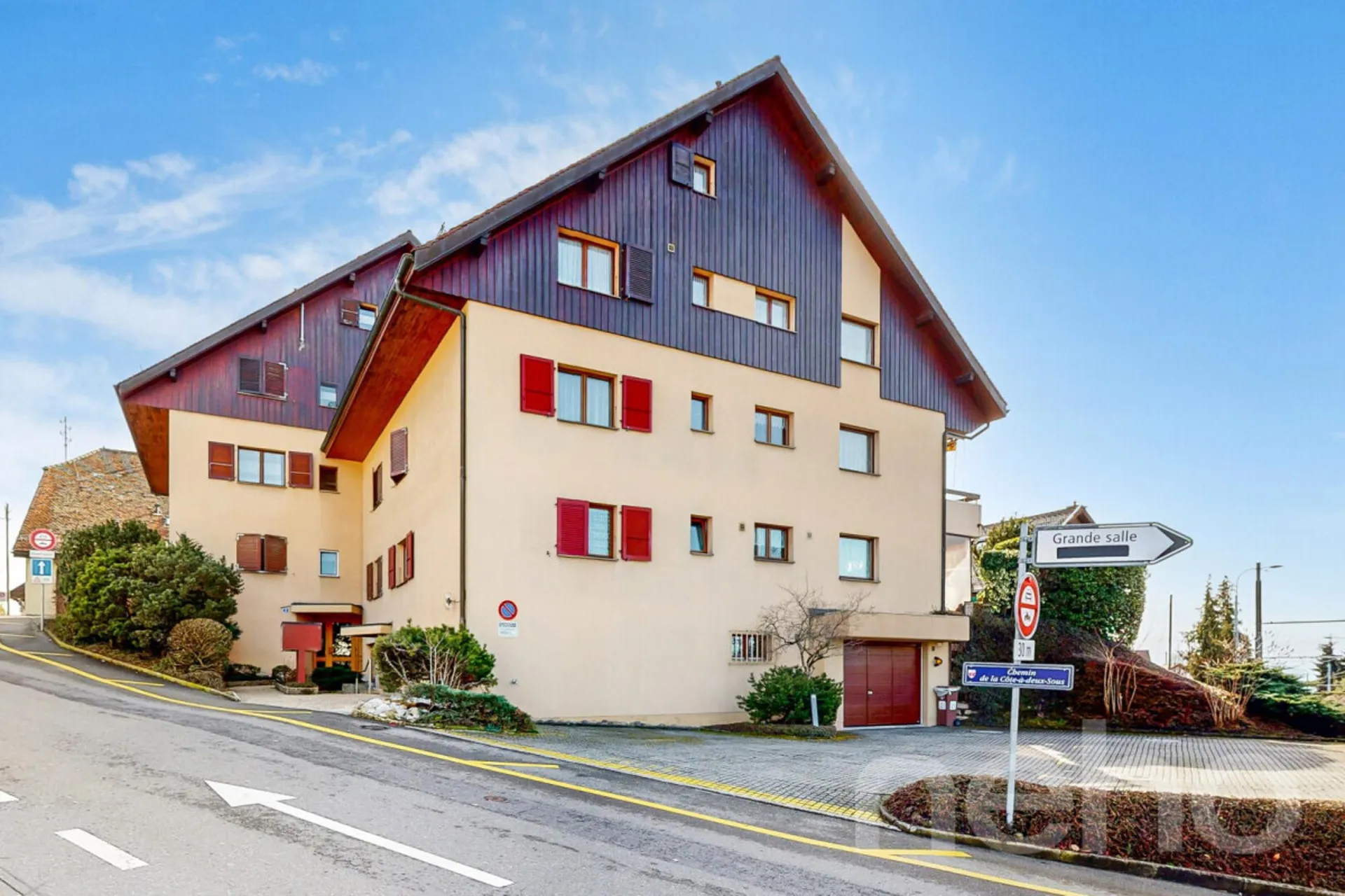 Charmant 3.5 pièces en duplex avec balcon et vue lac & Alpes