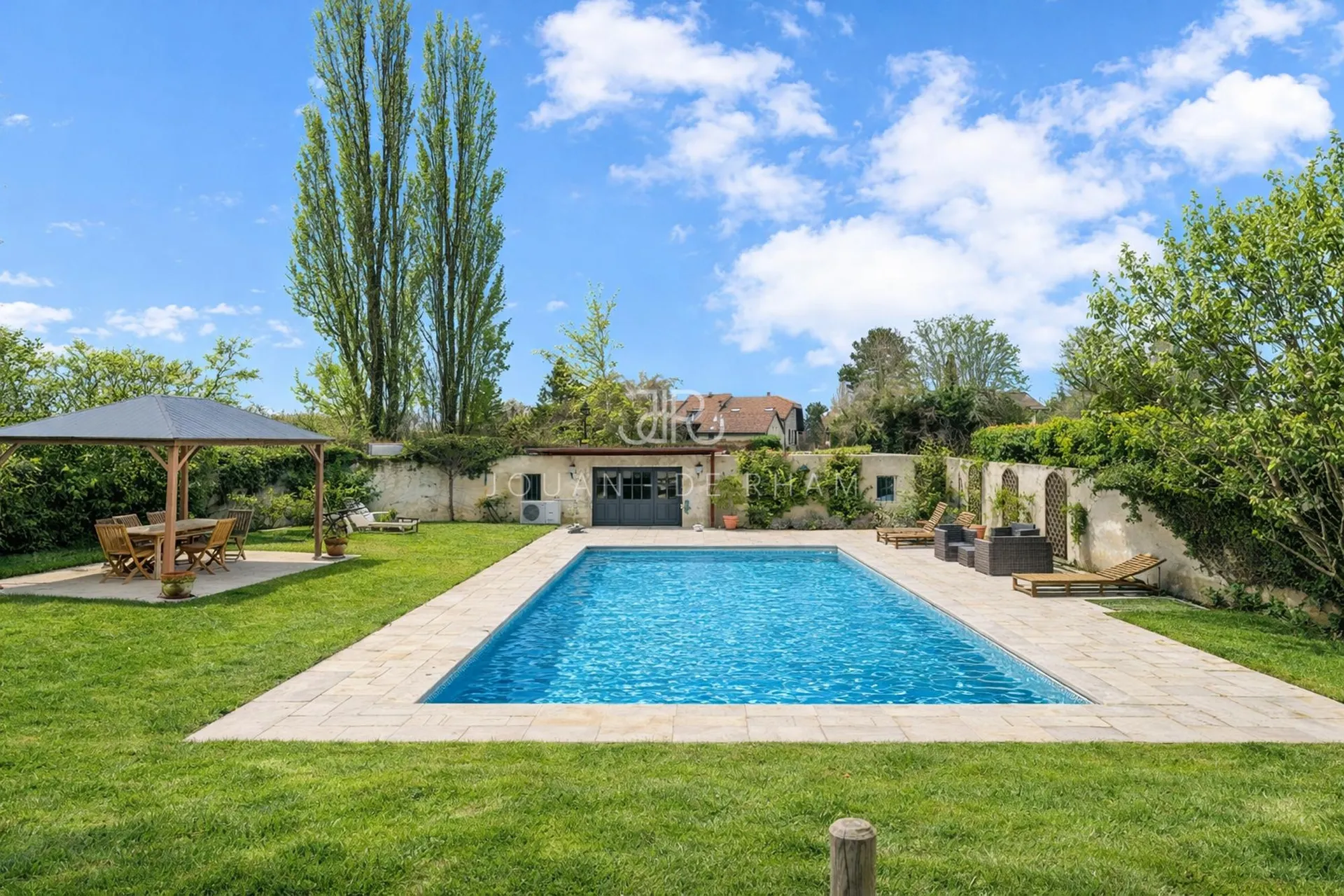 Élégante Maison de Maître avec parc et piscine à Jussy