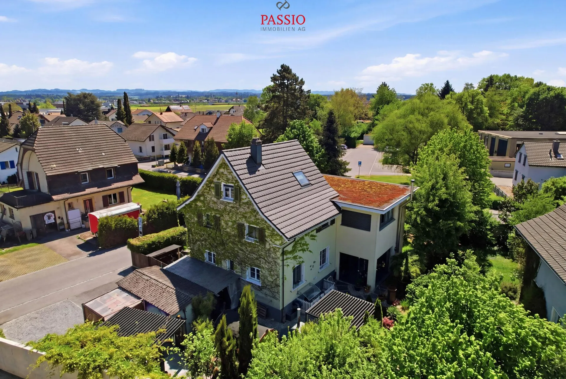 Grandioses 6,5-Zimmer-Familienparadies mit grossem Anbau & Gartenoase