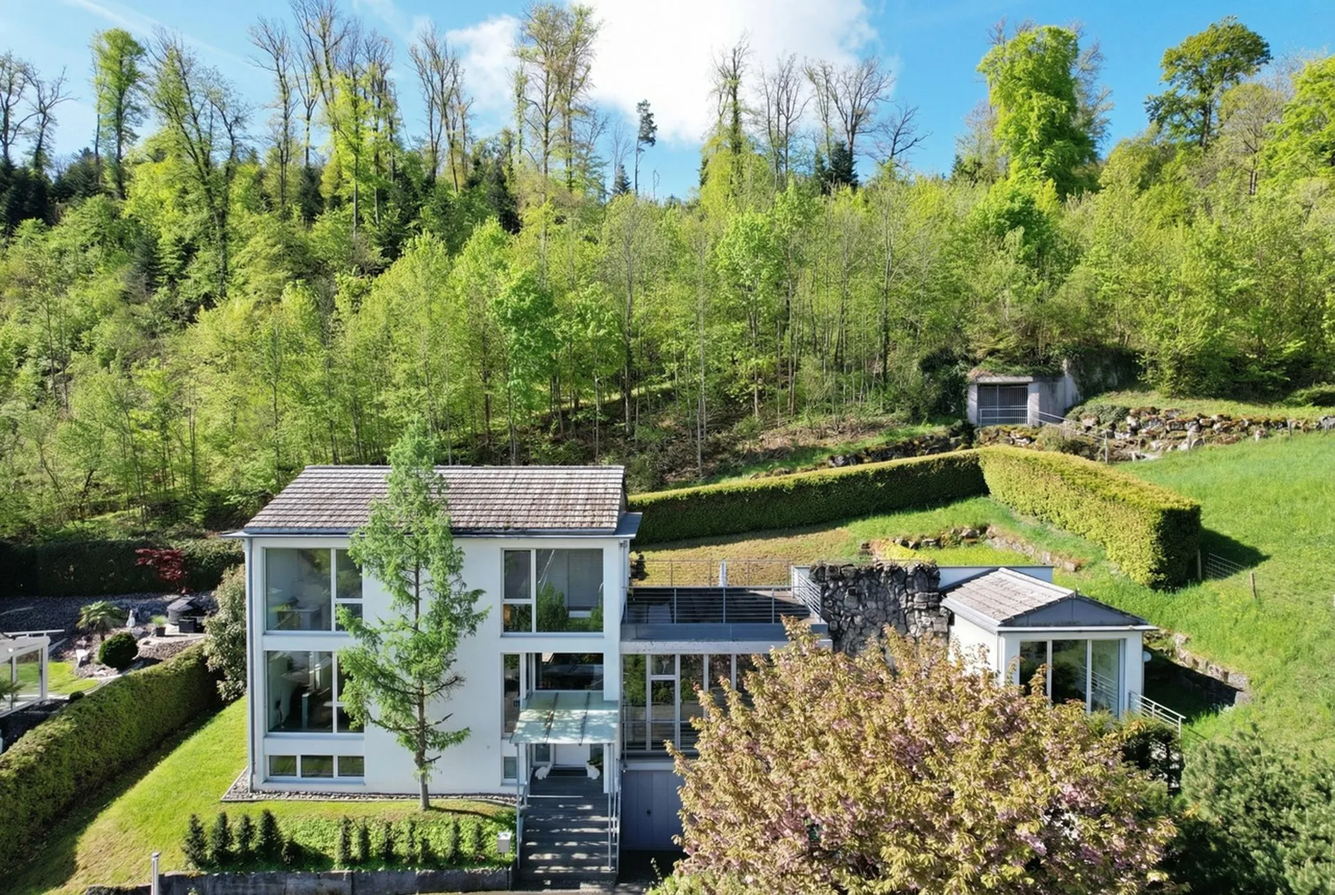 AUSSERGEWÖHNLICHE VILLA MIT BEHEIZTEM AUSSENPOOL UND PANORAMABLICK
