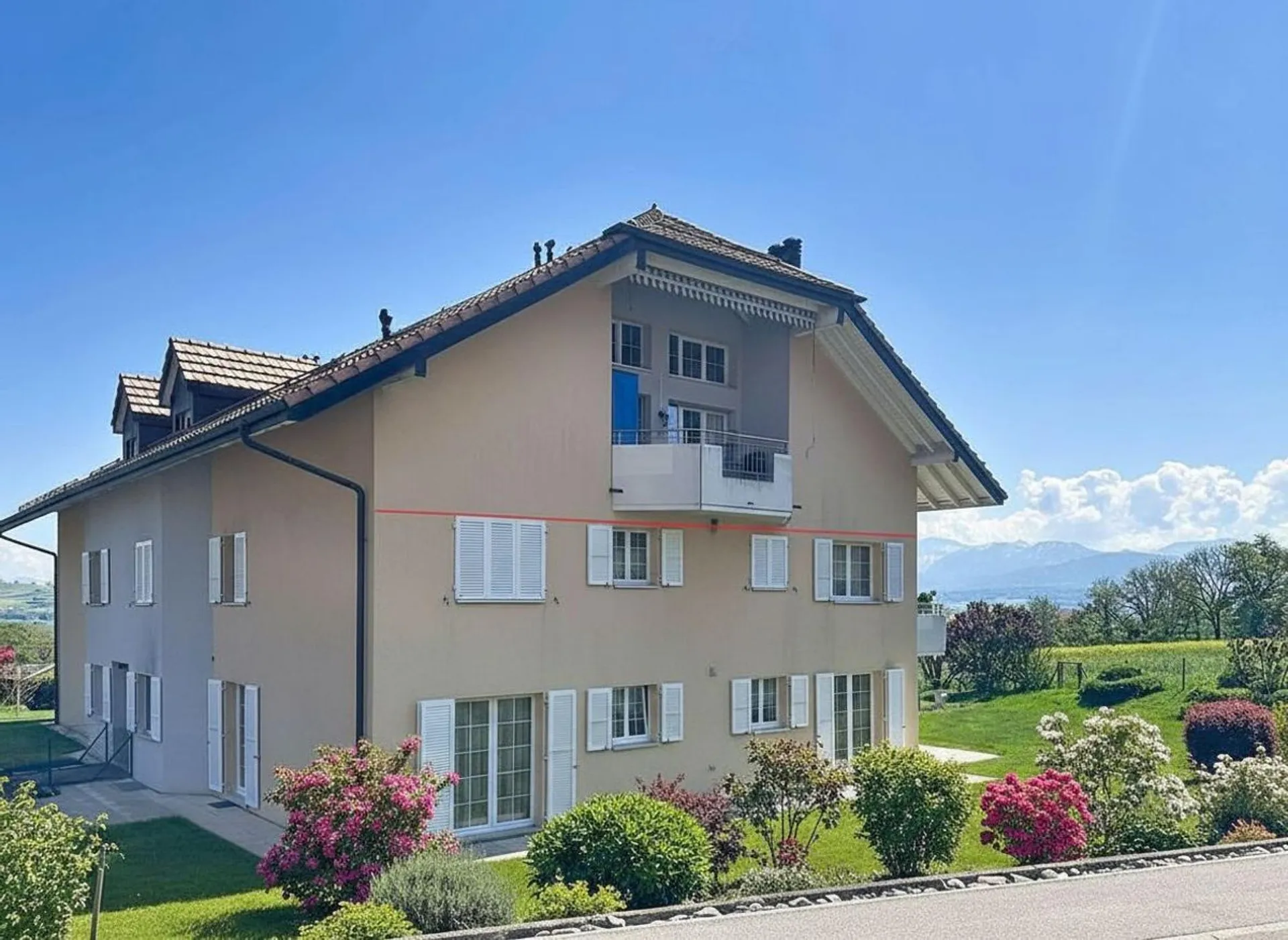 Duplex lumineux aux volumes généreux au coeur de Servion