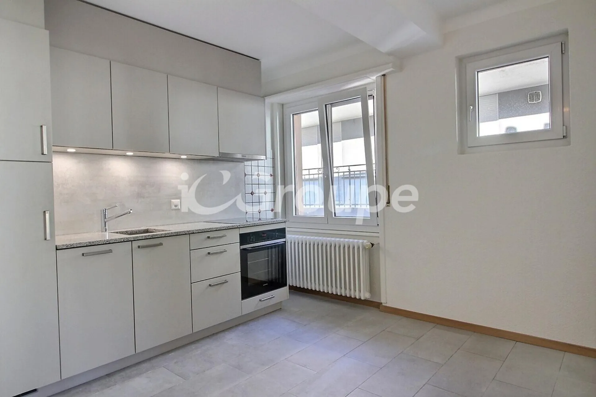 Appartement de 2.5 pièces rénové pour location à Sion.