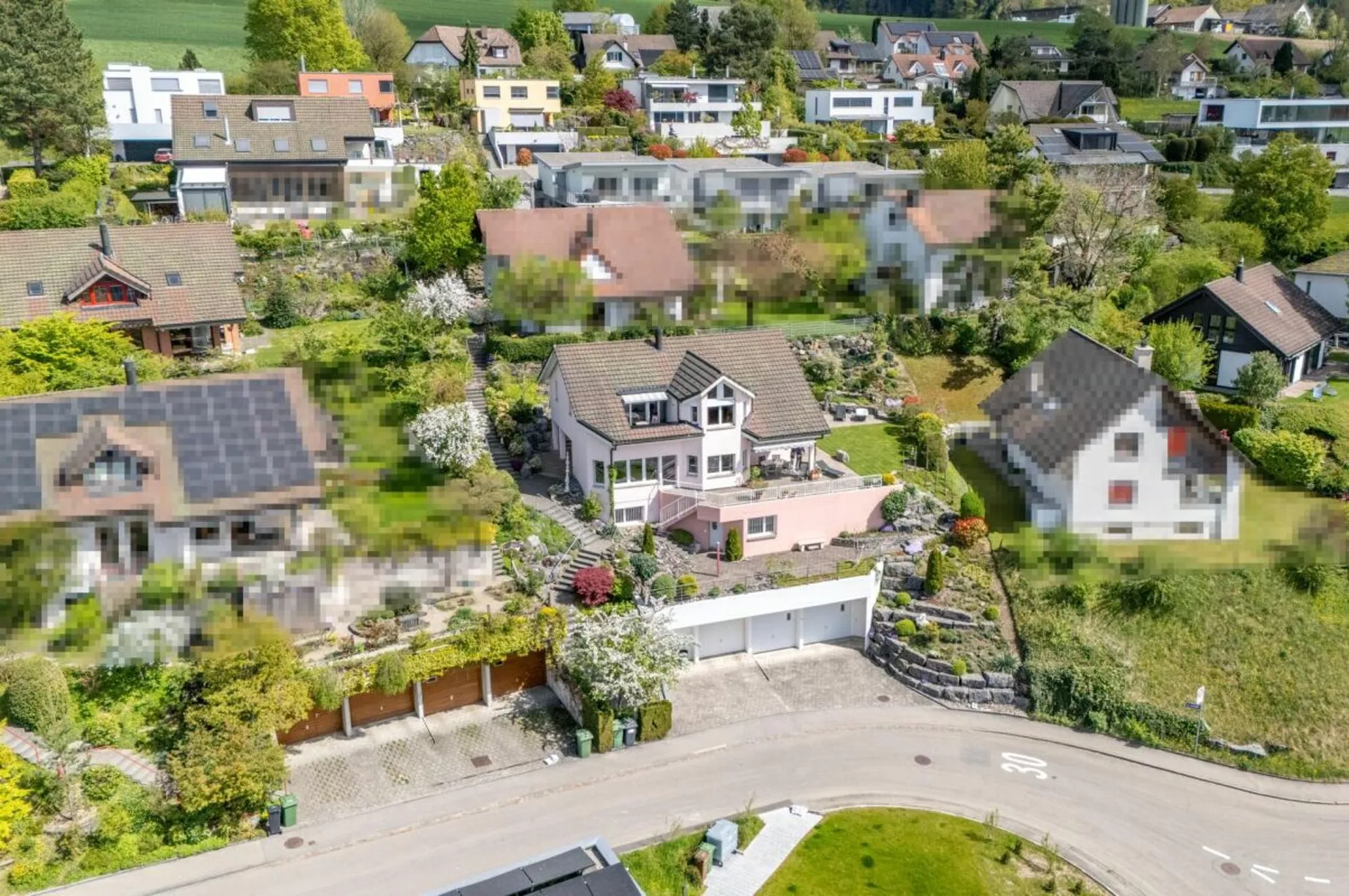 Traumhafte Weitsicht trifft Wohnqualität - vielseitiges Einfamilienhaus an erhöhter Lage