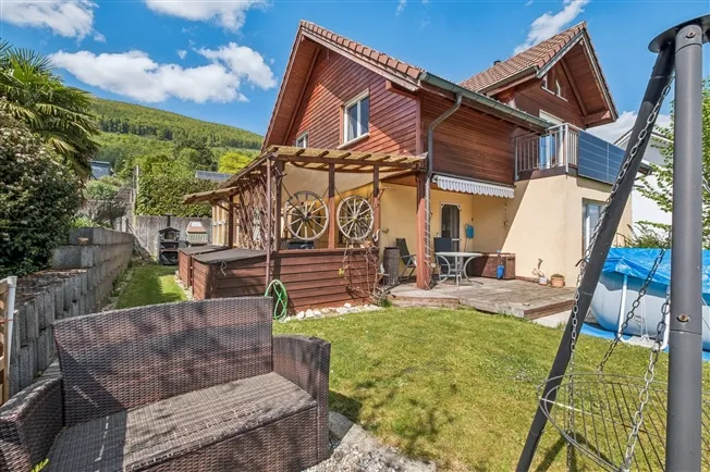 Familienglück mit Weitsicht und Gartenparadies