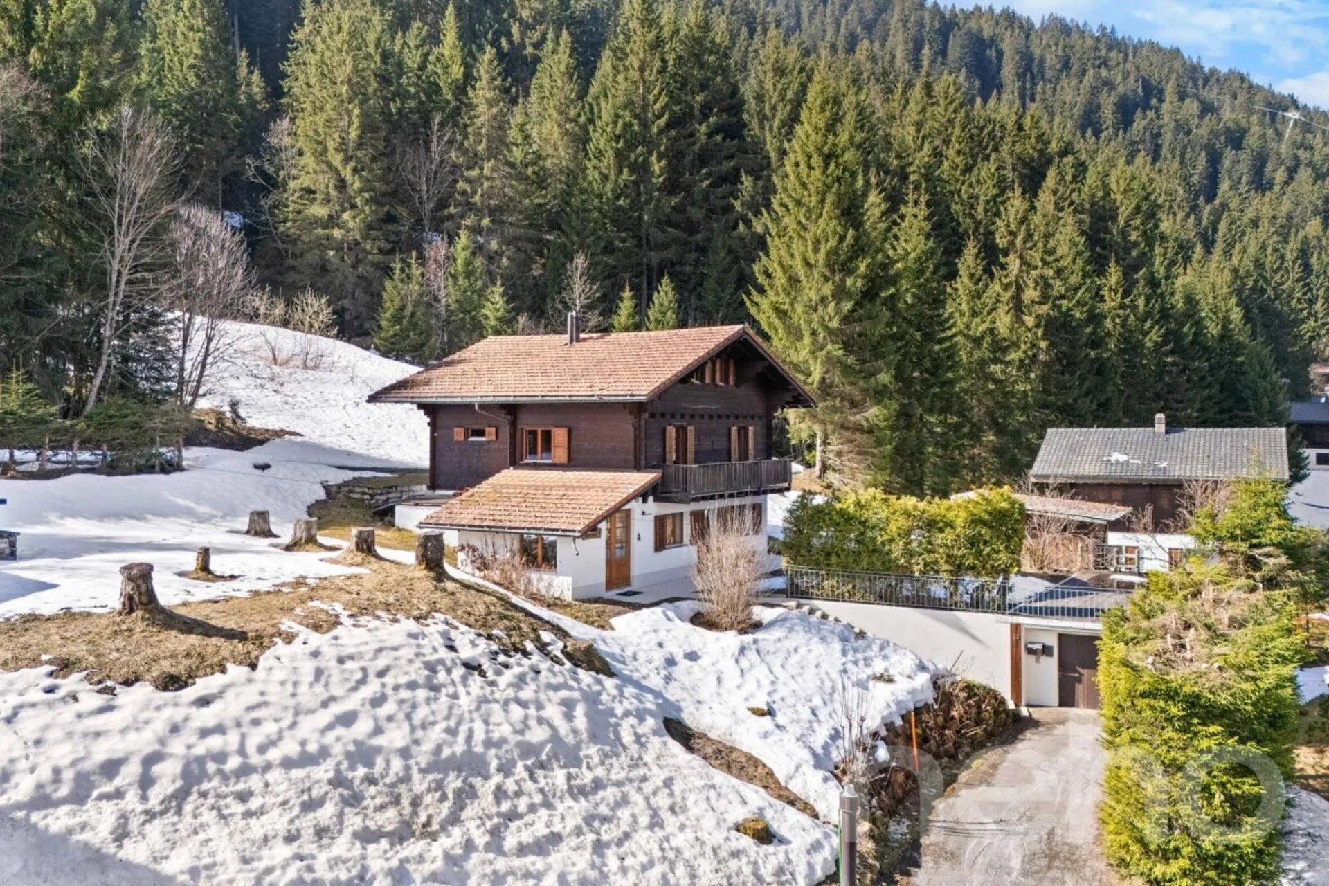 Exclusif : Superbe chalet de 5 chambres rénové récemment