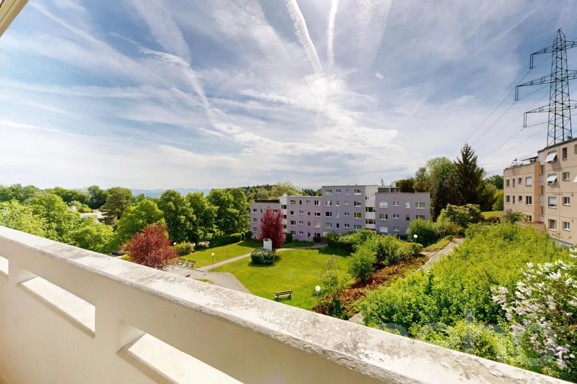 Ruhig gelegene 5-Zimmer-Wohnung mit Balkon und Tiefgaragenplatz