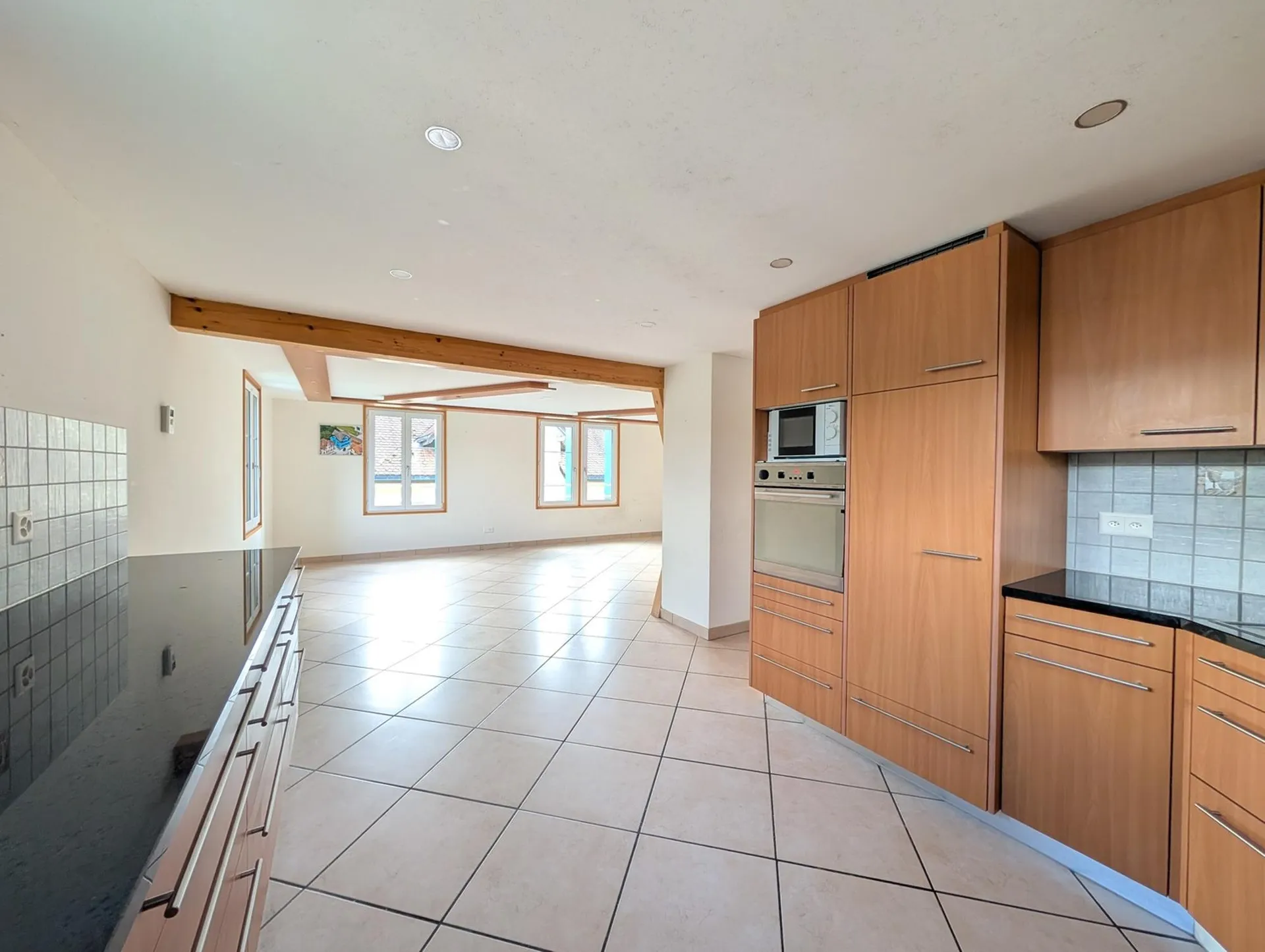 Moderne 5.5-Zi-Maisonette (127m²) im Zentrum: 2 min zu Bahnhof/Migros, Gartennutzung & Bergsicht