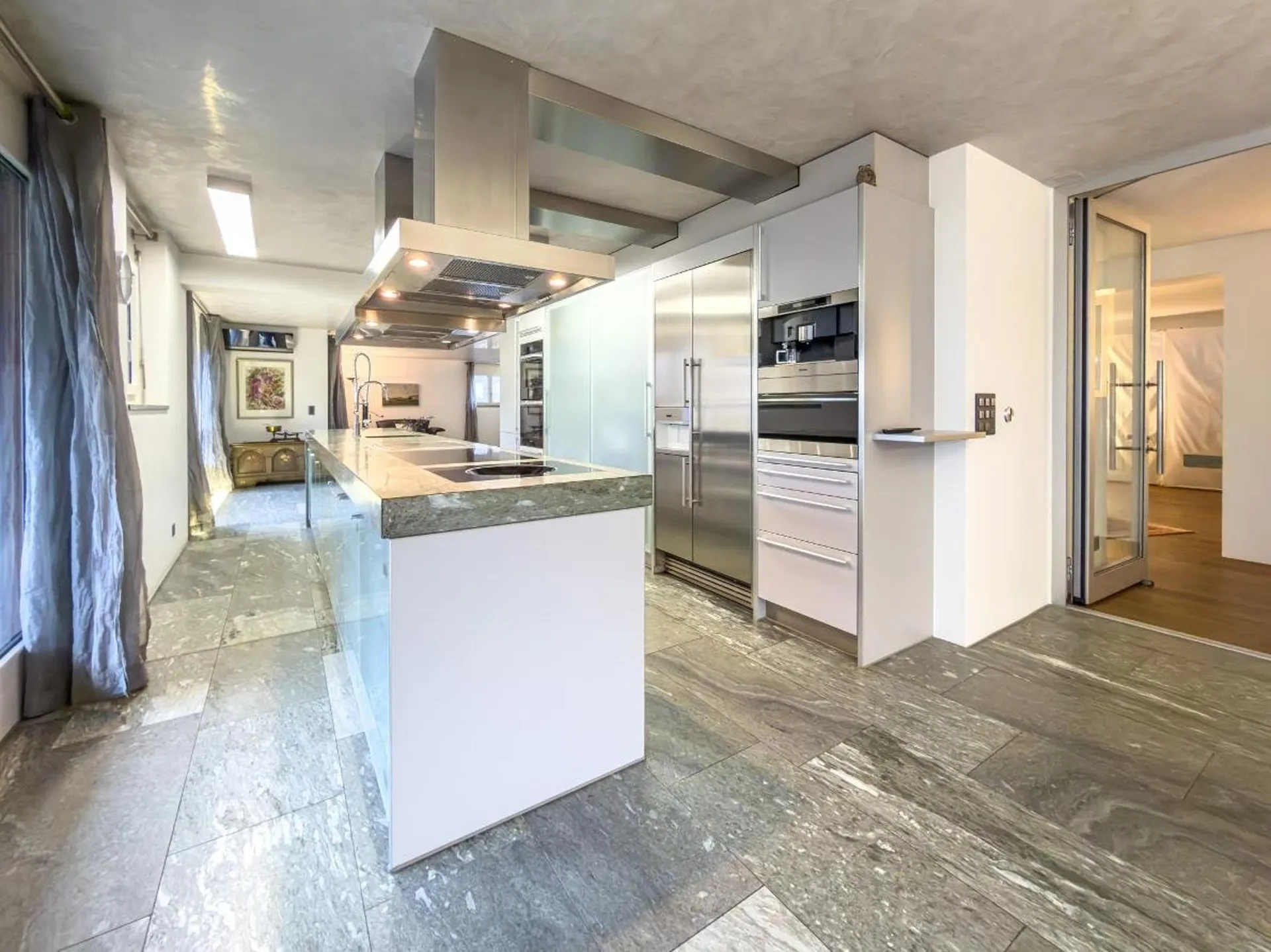 SEHR SCHÖNE 5.5 ZIMMER EIGENTUMSWOHNUNG MIT JEGLICHEM KOMFORT IM ZENTRUM VON LANGENTHAL