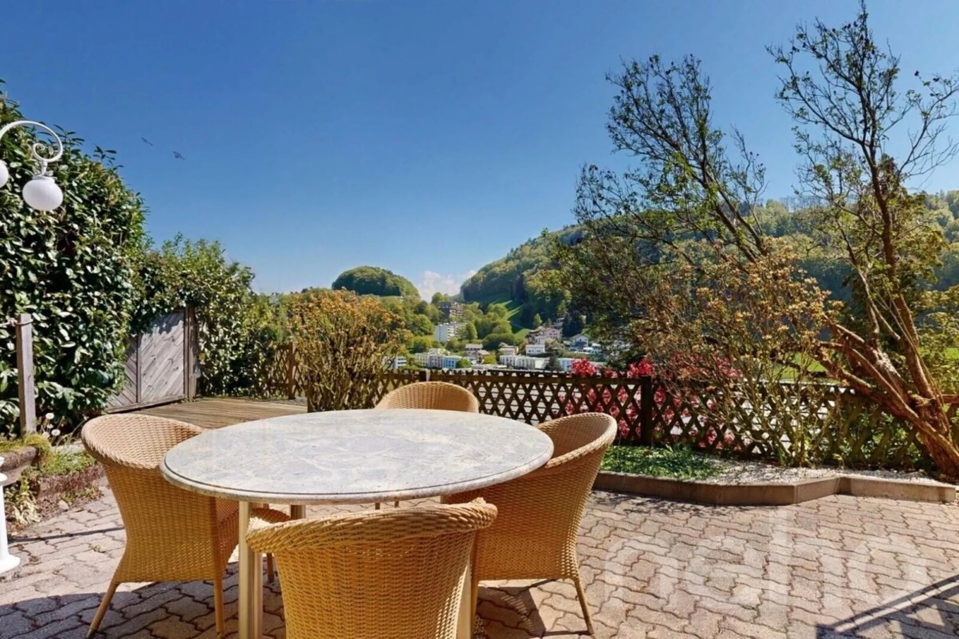 Exklusives Eckreihenhaus mit Wintergarten und grossem Garten