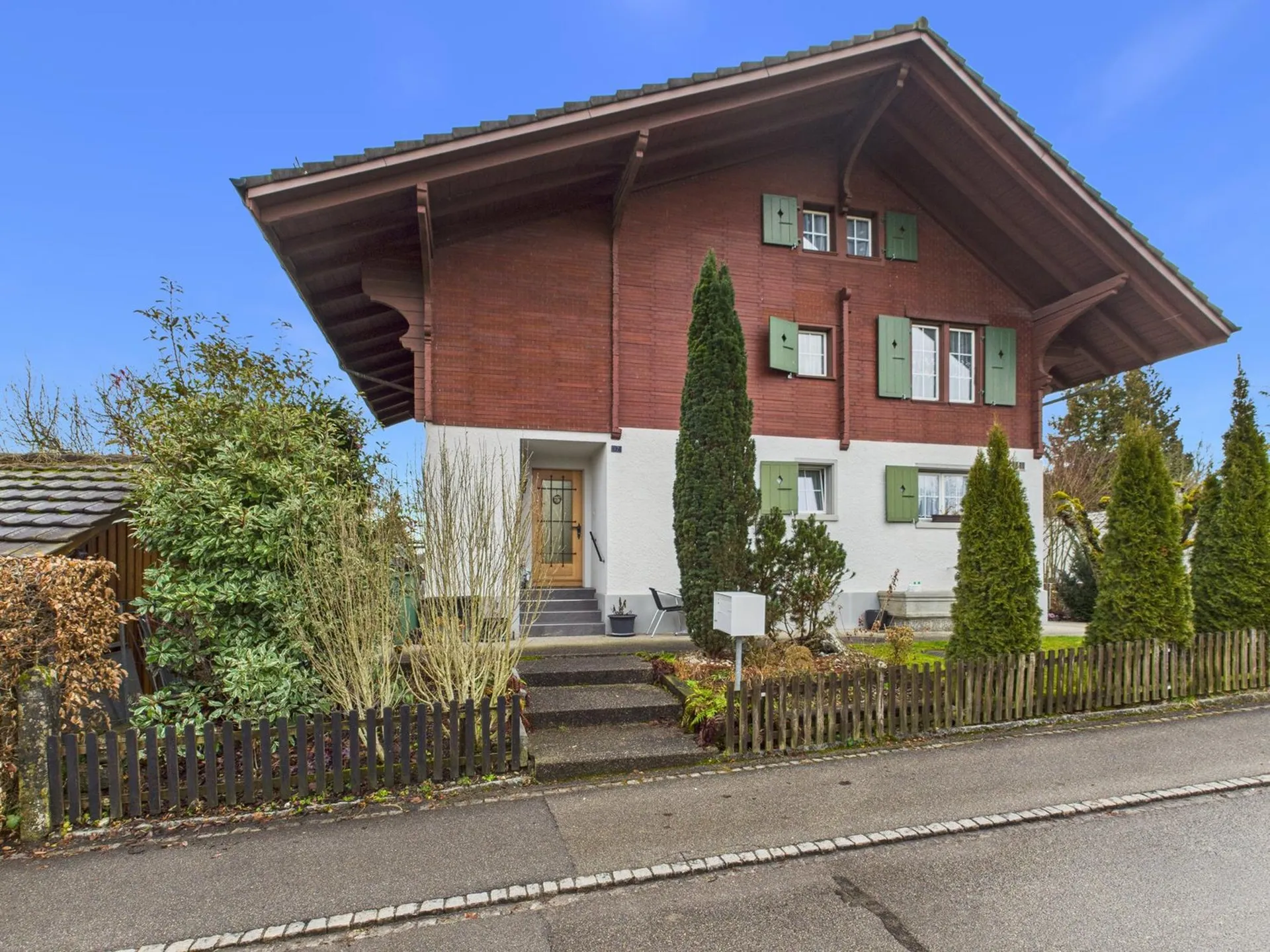 Sonniges Einfamilienhaus in ruhigem Quartier mit Waldnähe