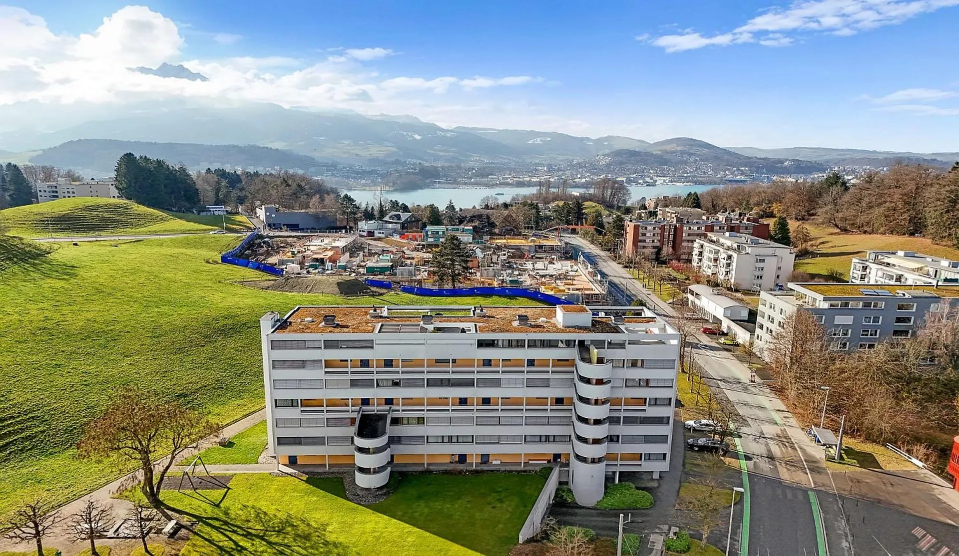EXKLUSIVE 6.5-ZIMMER-ATTIKA-MAISONETTE IN DER STADT LUZERN – VIEL RAUM FÜR IHRE WOHNIDEEN *****