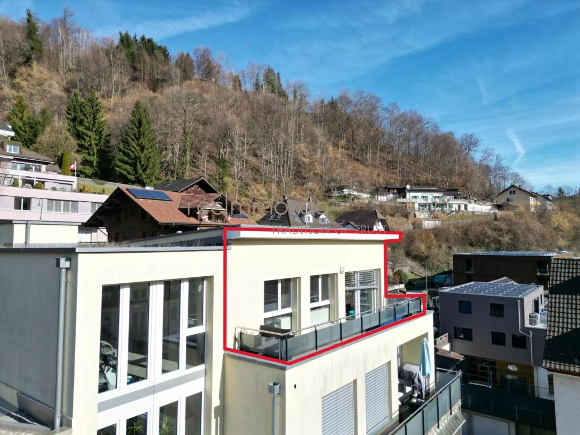 Moderne 4.5-Zimmer Dachgeschosswohnung mit Panorama-Aussicht
