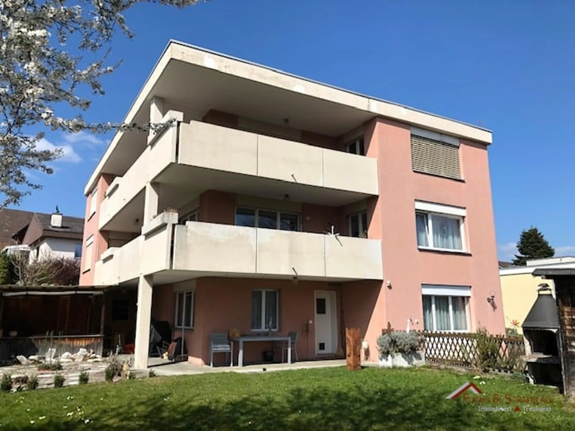 3-Familienhaus mit Potential an erhöhter, ruhiger Lage