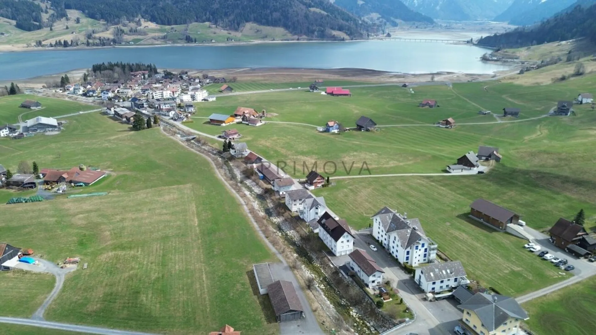 Sonnige Wohnung mit Panoramasicht auf See und Berge im Outdoorparadies auf der schönen Sihlebene.