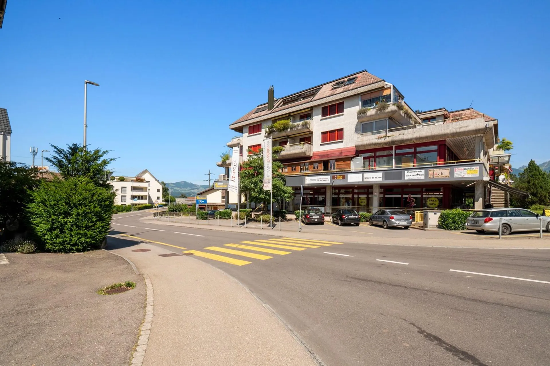 Moderne 3.5-Zimmer-Wohnung mit Balkon und Garage in Buttikon SZ