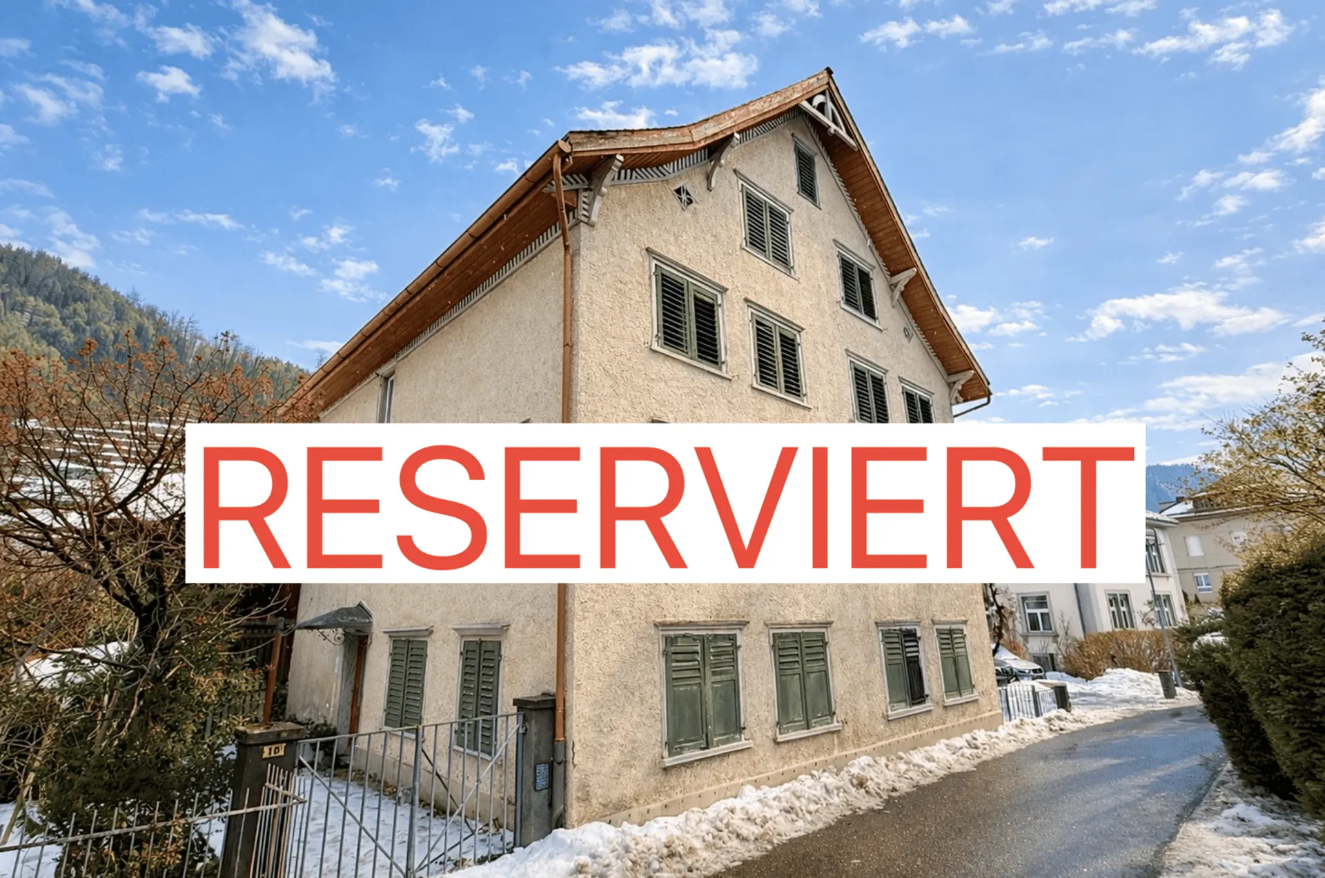 **RESERVIERT** Zweifamilienhaus mit Garten und Renovationspotenzial in Niederurnen