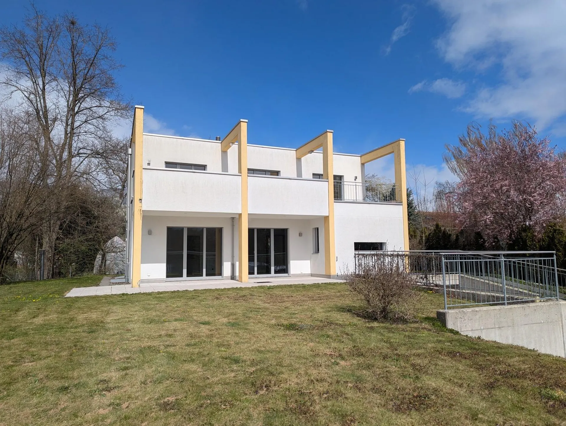 Modernes 5-Zimmer-Einfamilienhaus mit Garten