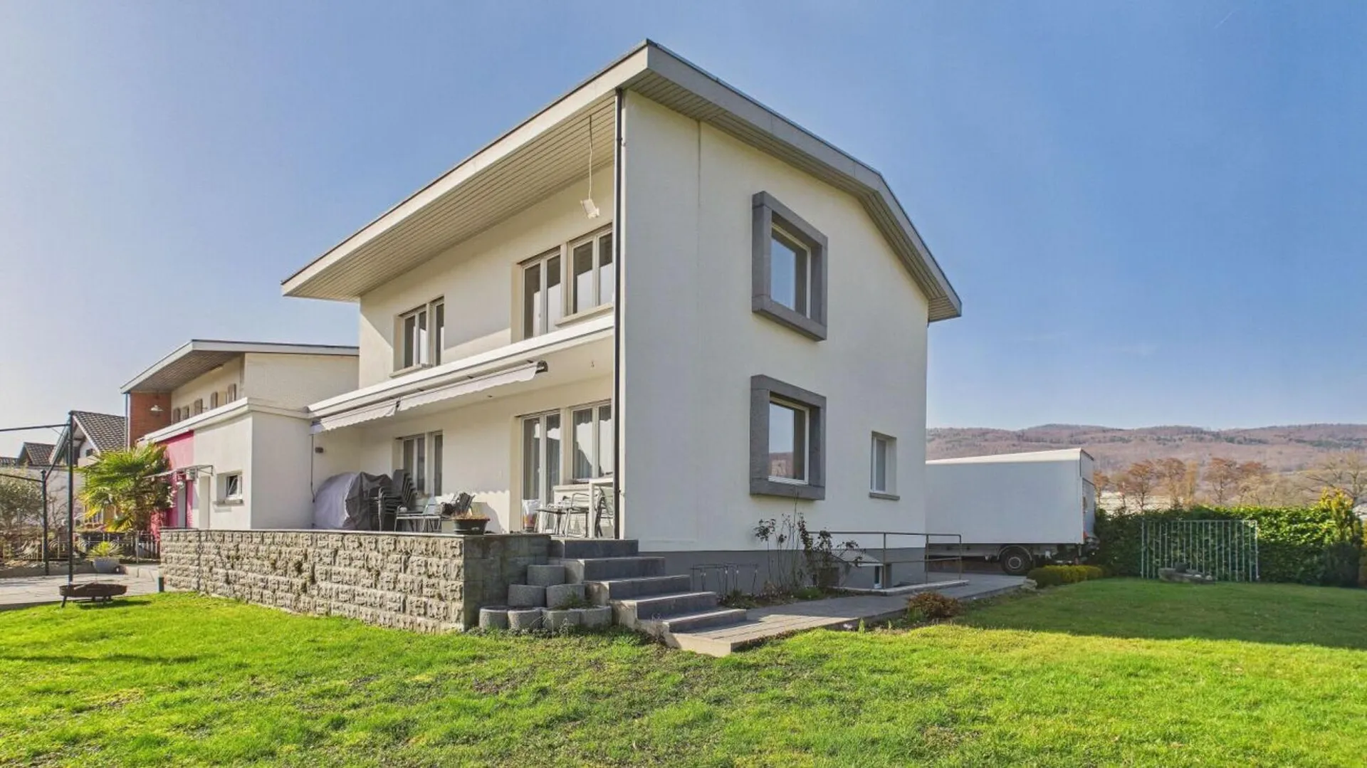 Stilvolles 5.5-Zimmer- Einfamilienhaus mit Garten und laufenden Erneuerungen