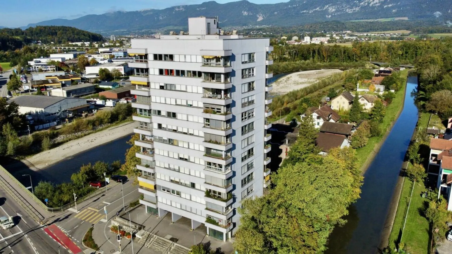 Grosszügige 5.5-Zimmer-Wohnung mit schöner Aussicht an zentraler Lage in Derendingen