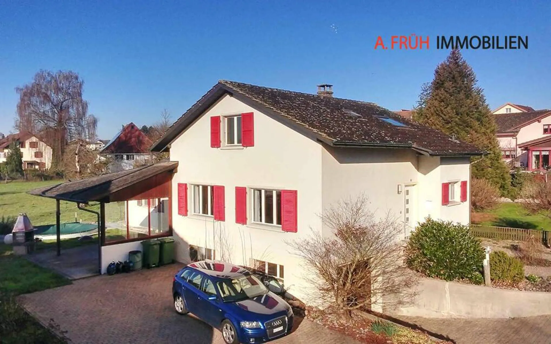 Modernes Generationenhaus: Pool, E-Garage & viel Privatsphäre