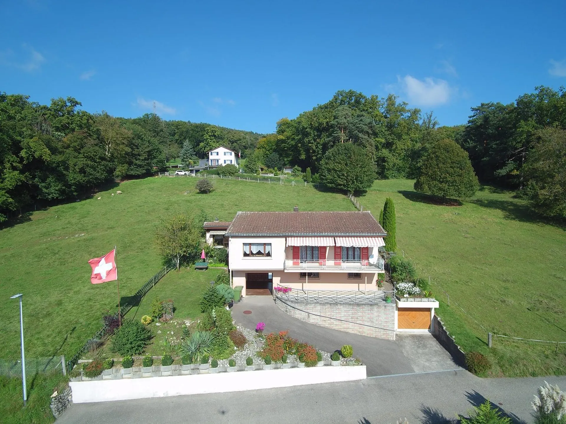 Charmantes Einfamilienhaus an guter, sonniger Lage mit Garten und traumhafter Weitsicht