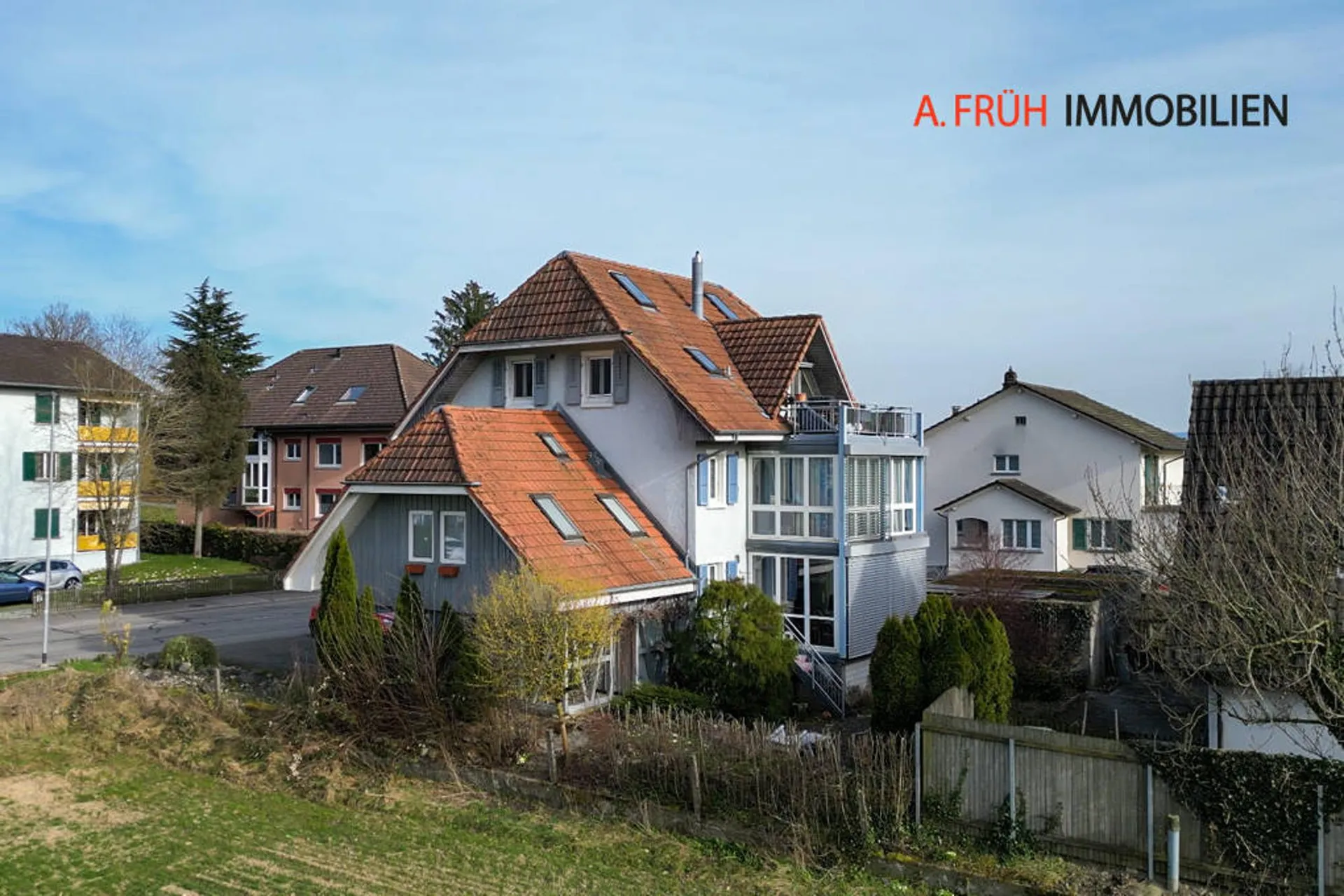 Mehrfamilienhaus mit Charme und Potenzial am Jurasüdfuss