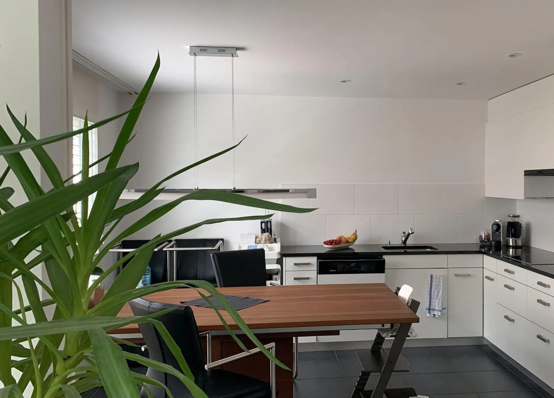 Moderne, neuwertige 3.5 Zimmer Etagenwohnung mit separater Waschküche