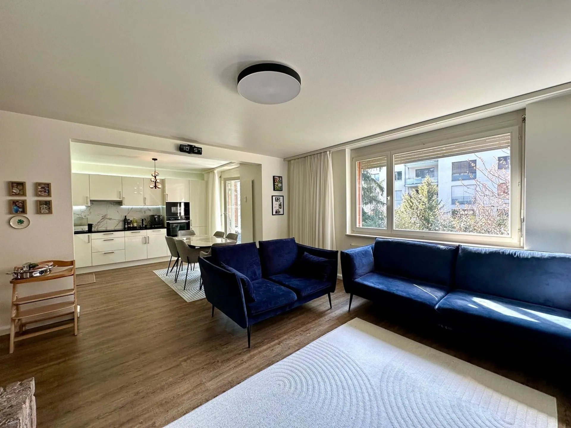 Gepflegte 4.5-Zimmer-Wohnung mit Balkon und Einstellhallenplatz